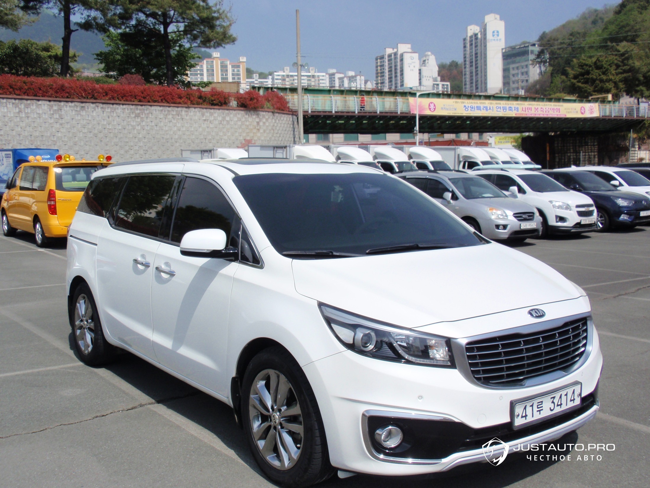Автомобиль Kia Canival