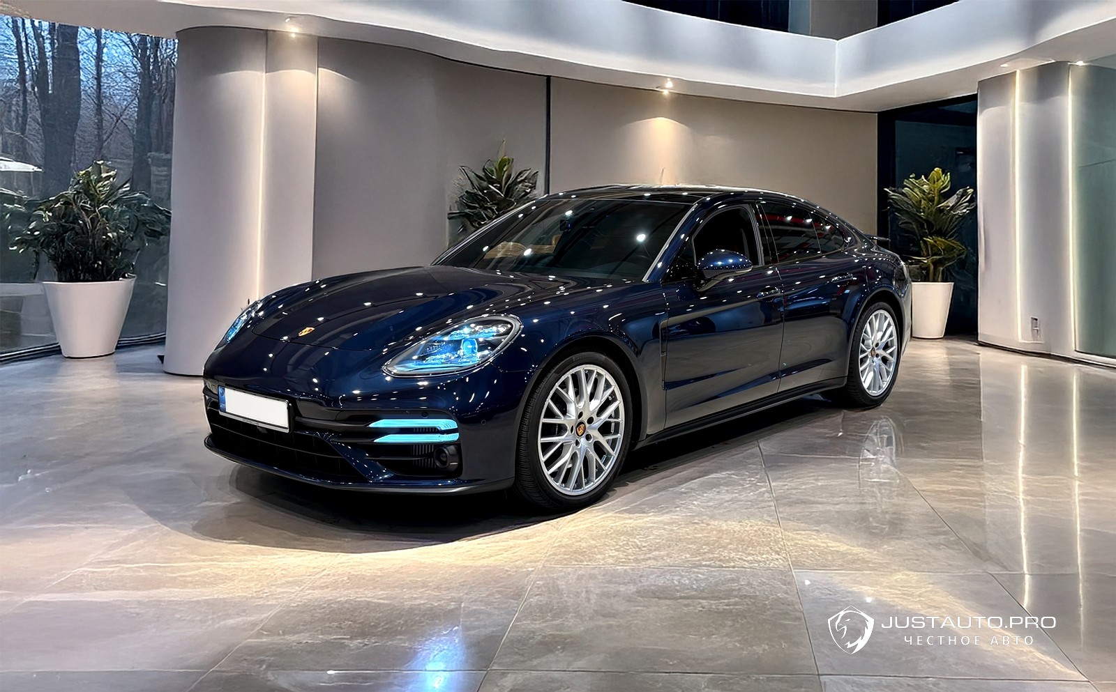 Автомобиль Porsche Panamera