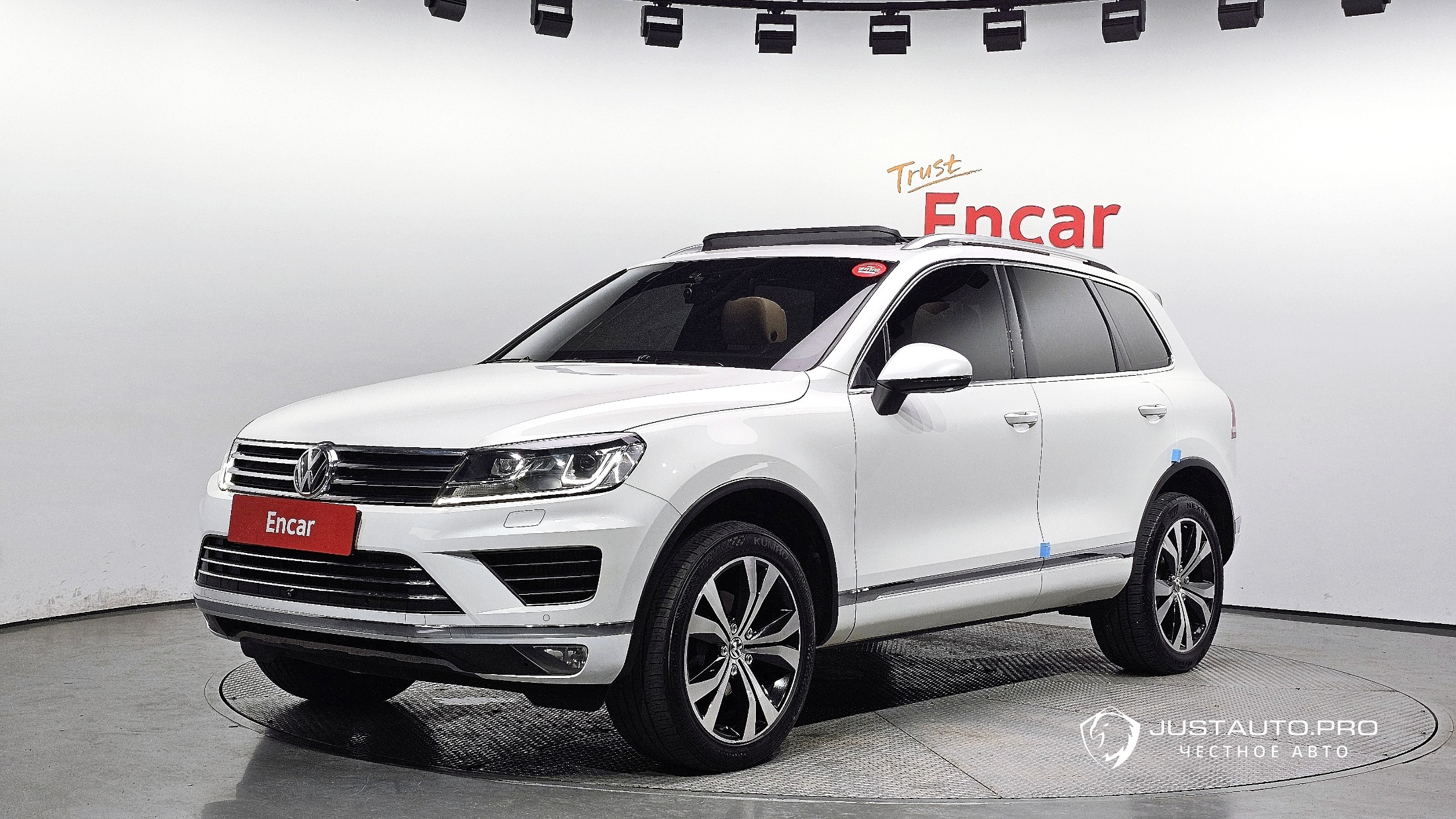 Автомобиль Volkswagen Touareg