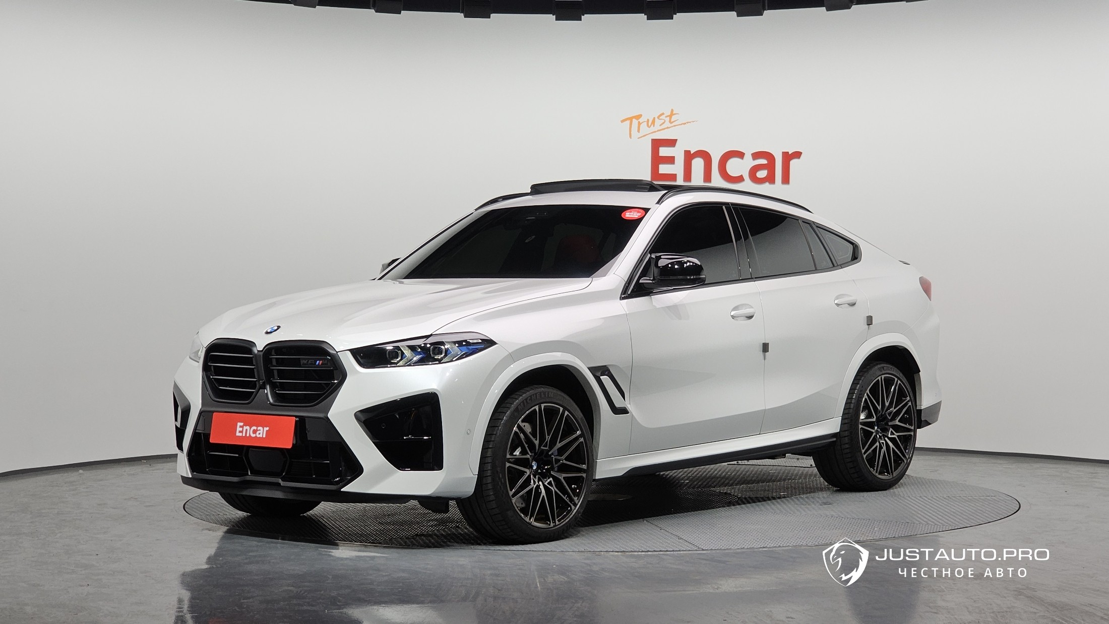 Автомобиль BMW X6M