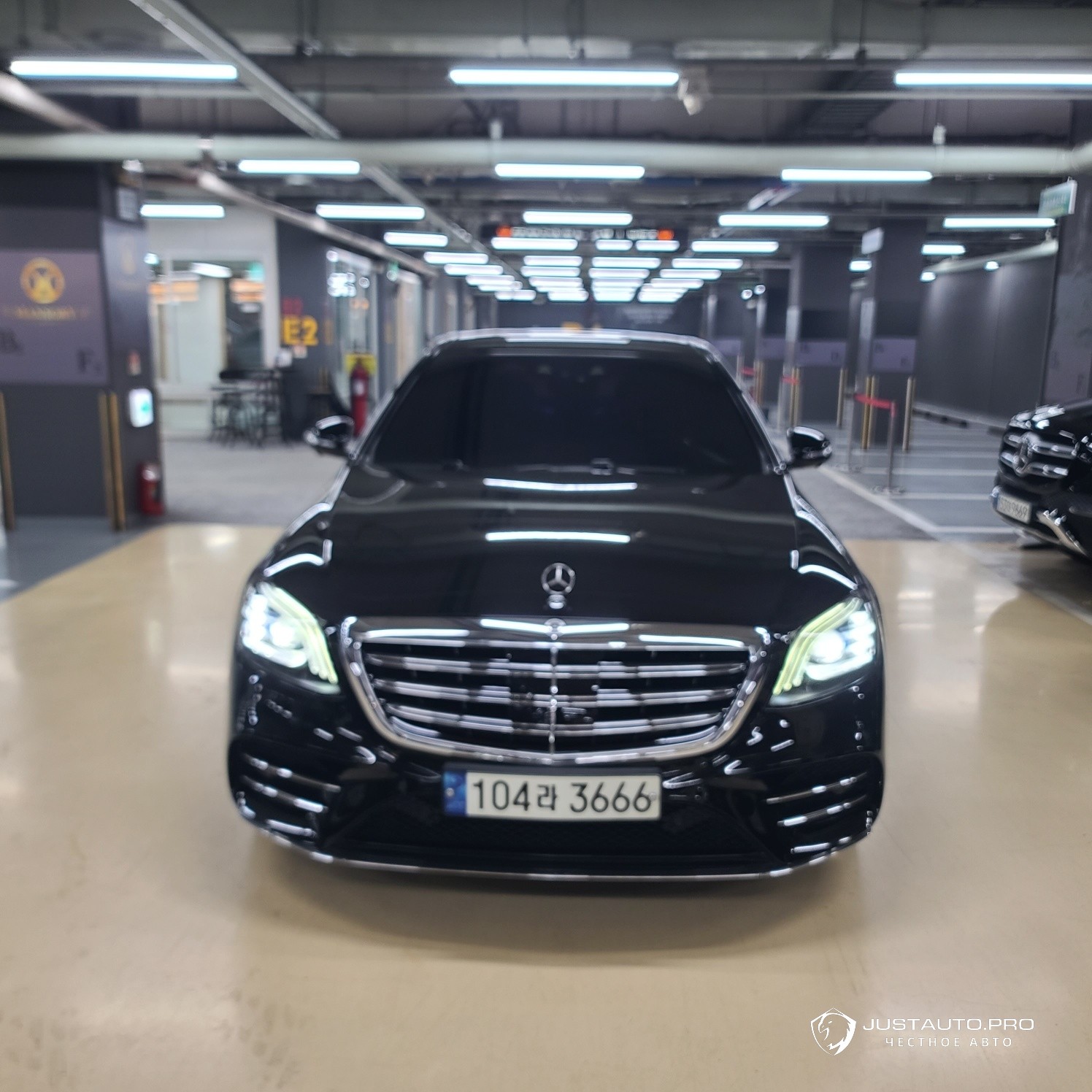 Автомобиль Mercedes-Benz S-Class