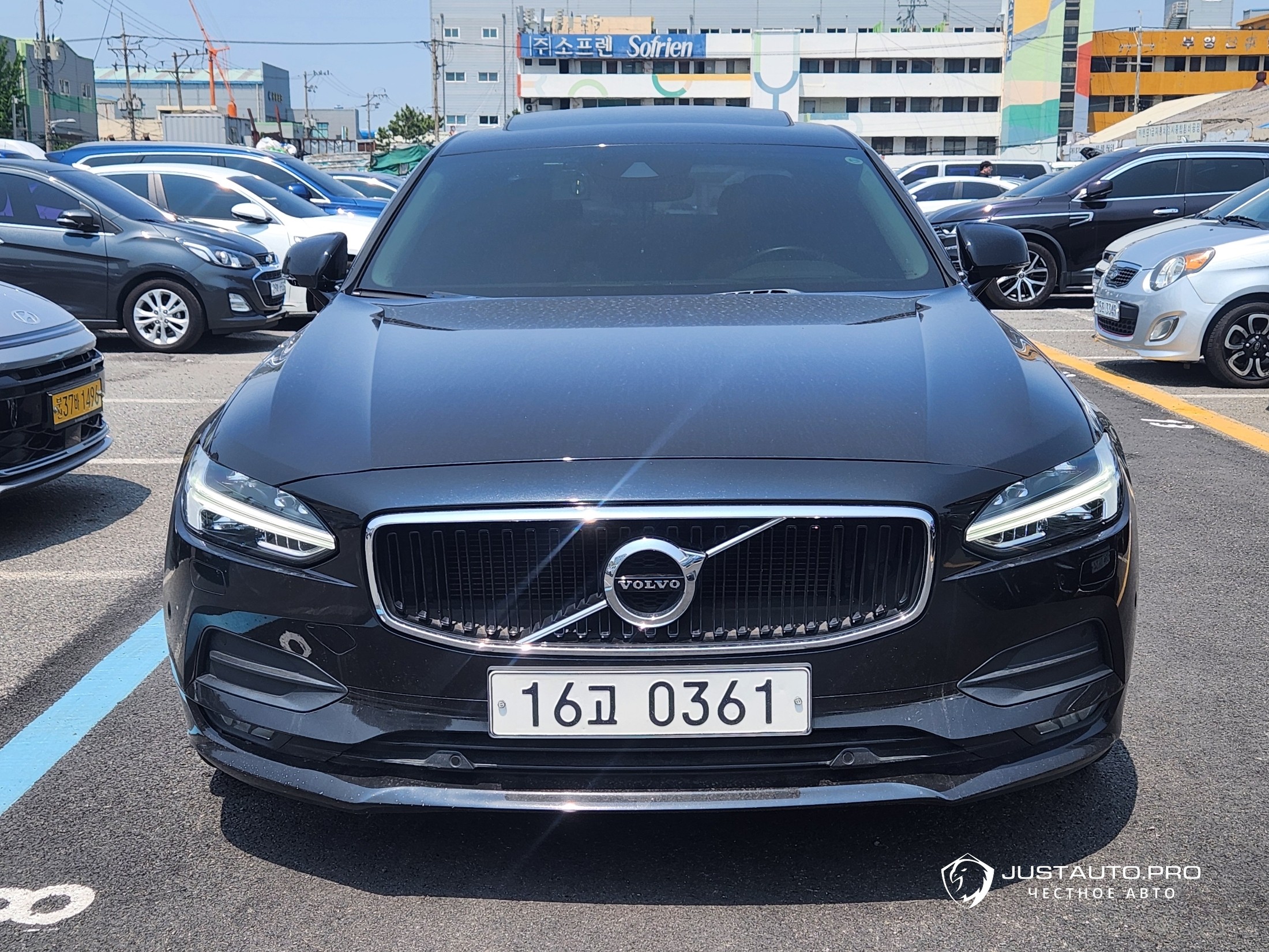 Автомобиль Volvo S90