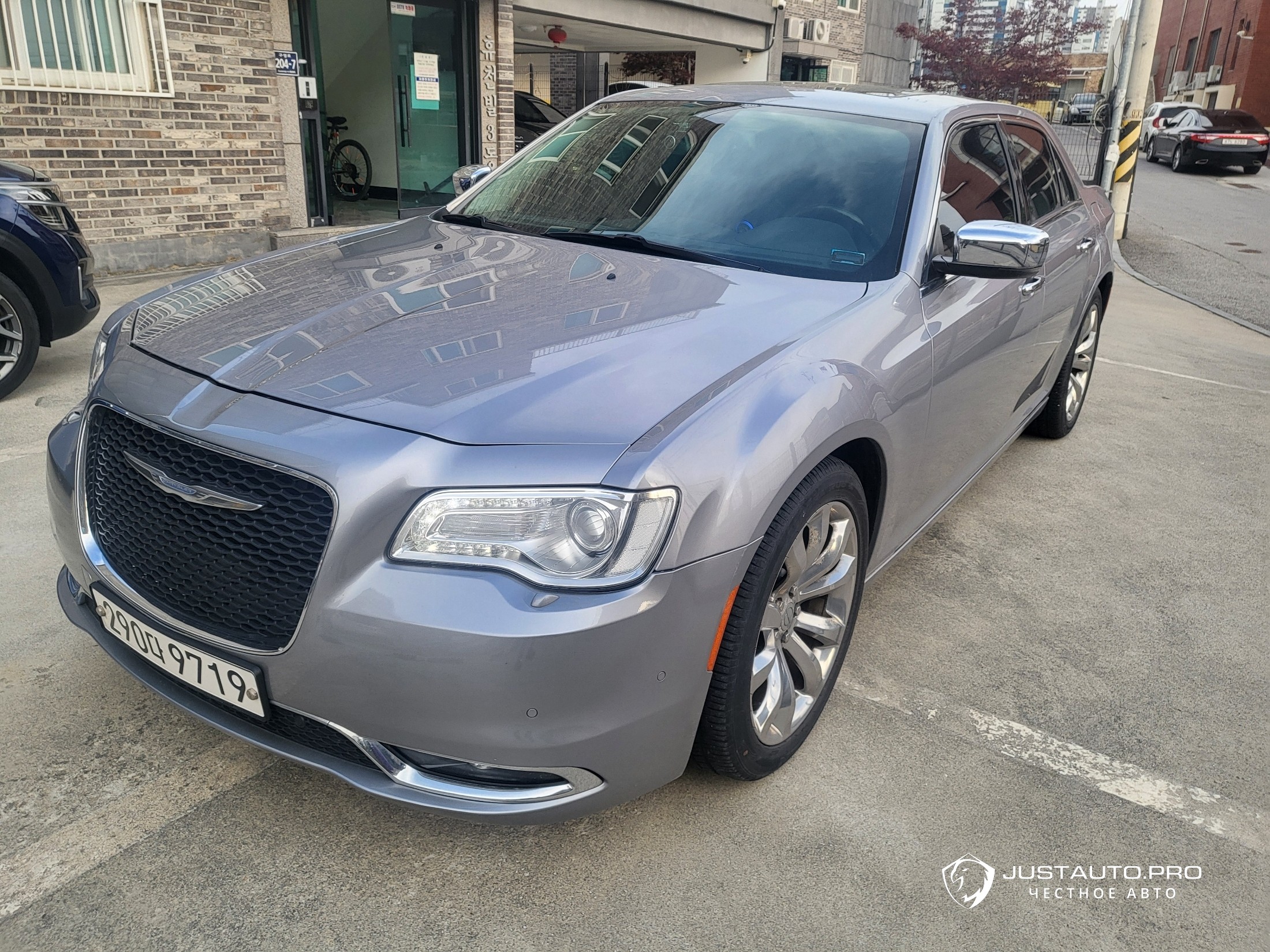 Автомобиль Chrysler 300C