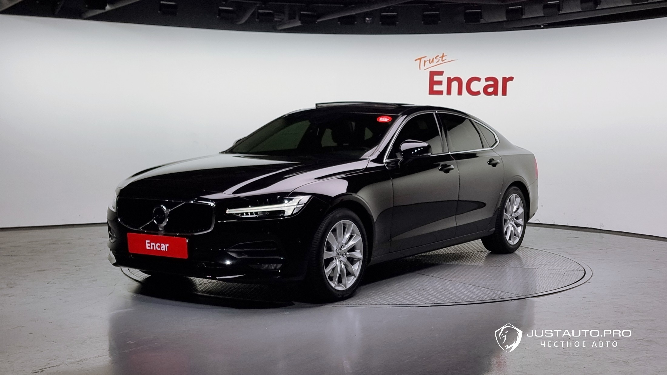 Автомобиль Volvo S90