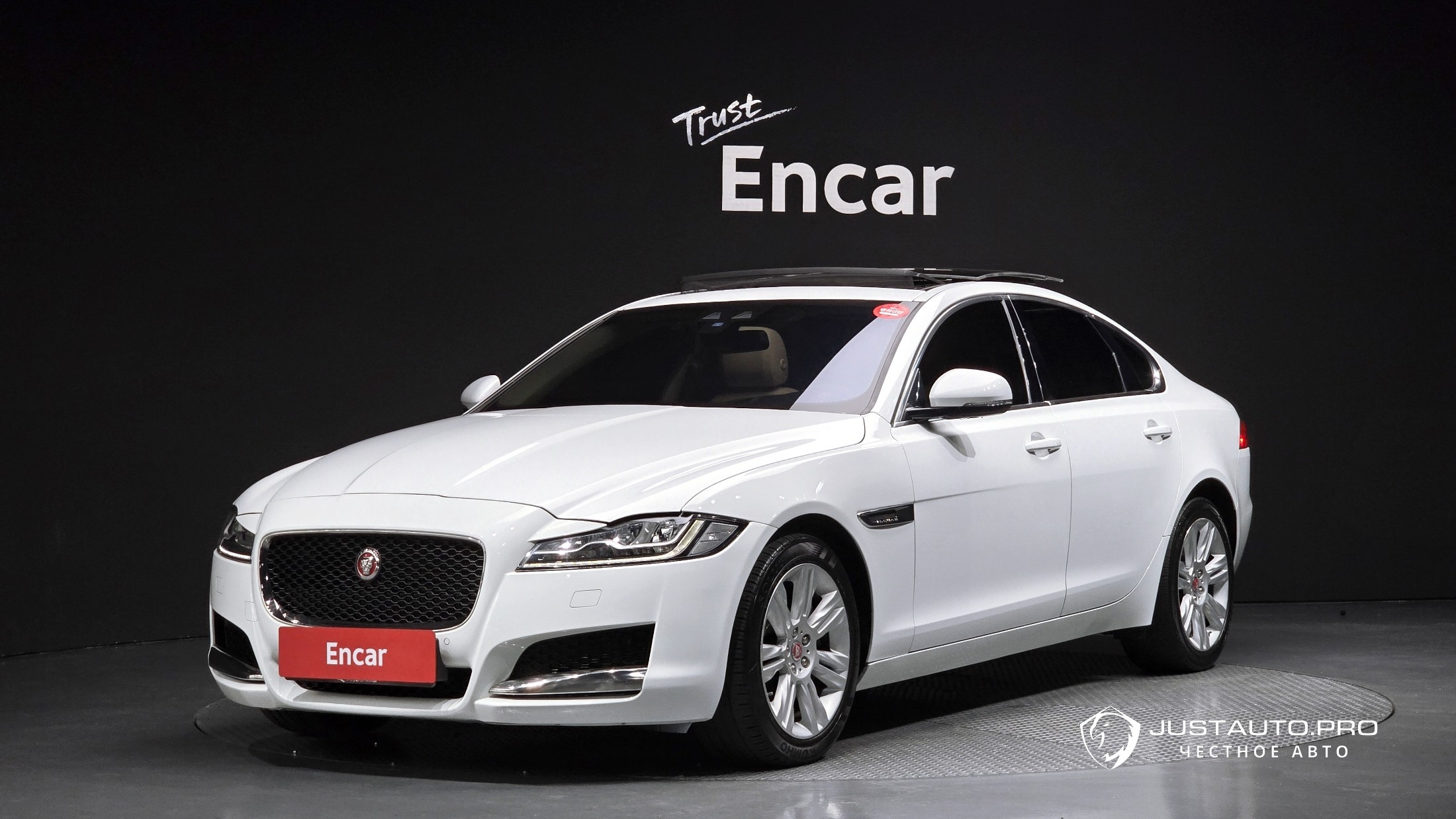 Автомобиль Jaguar XF