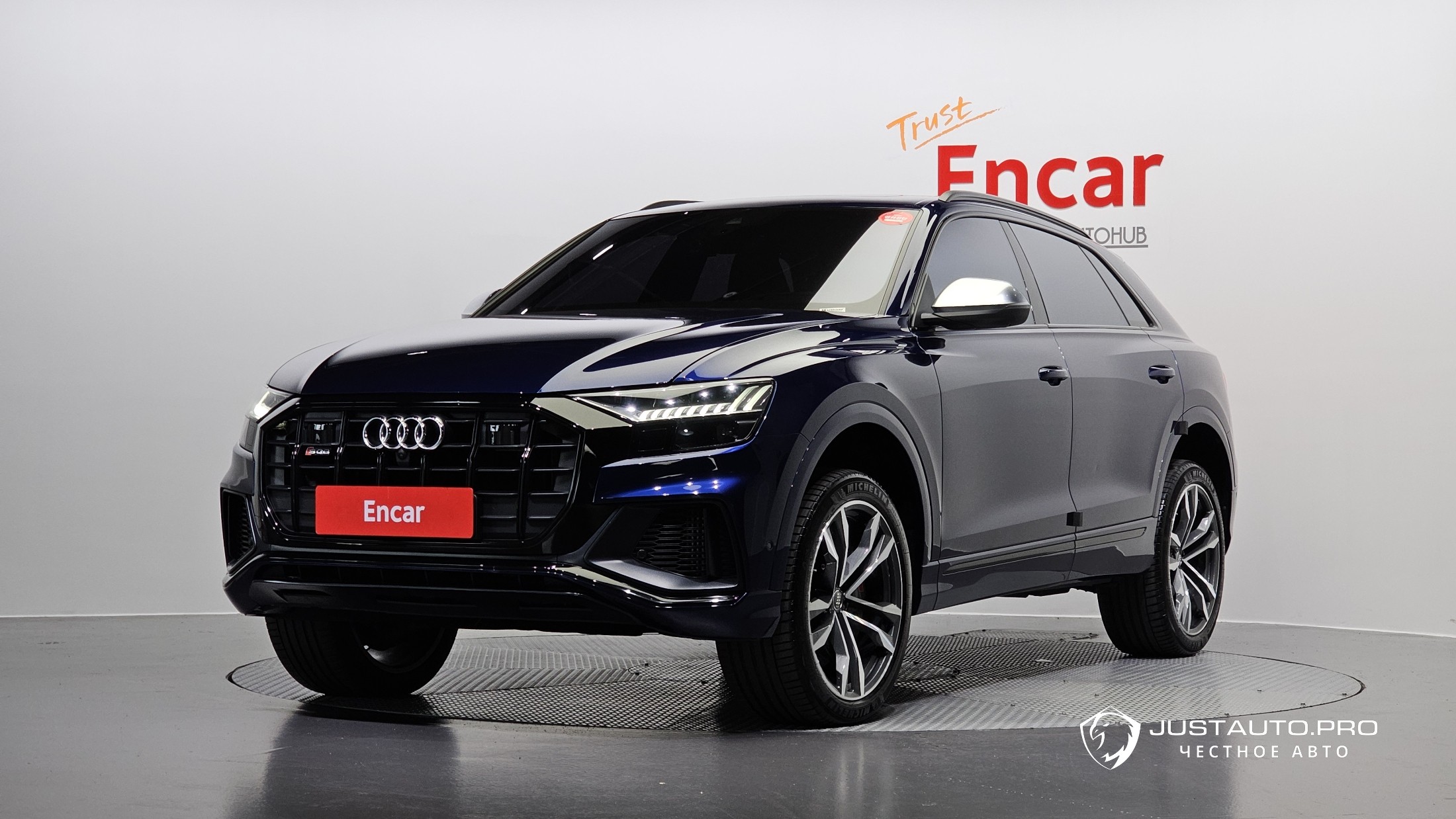 Автомобиль Audi SQ8