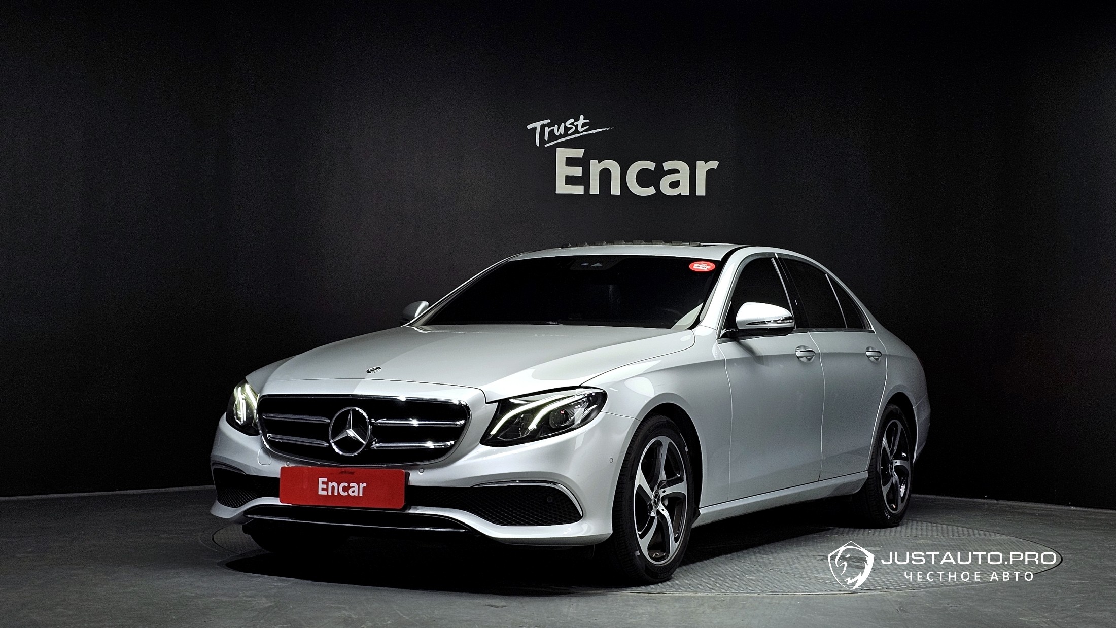 Автомобиль Mercedes-Benz E-Class