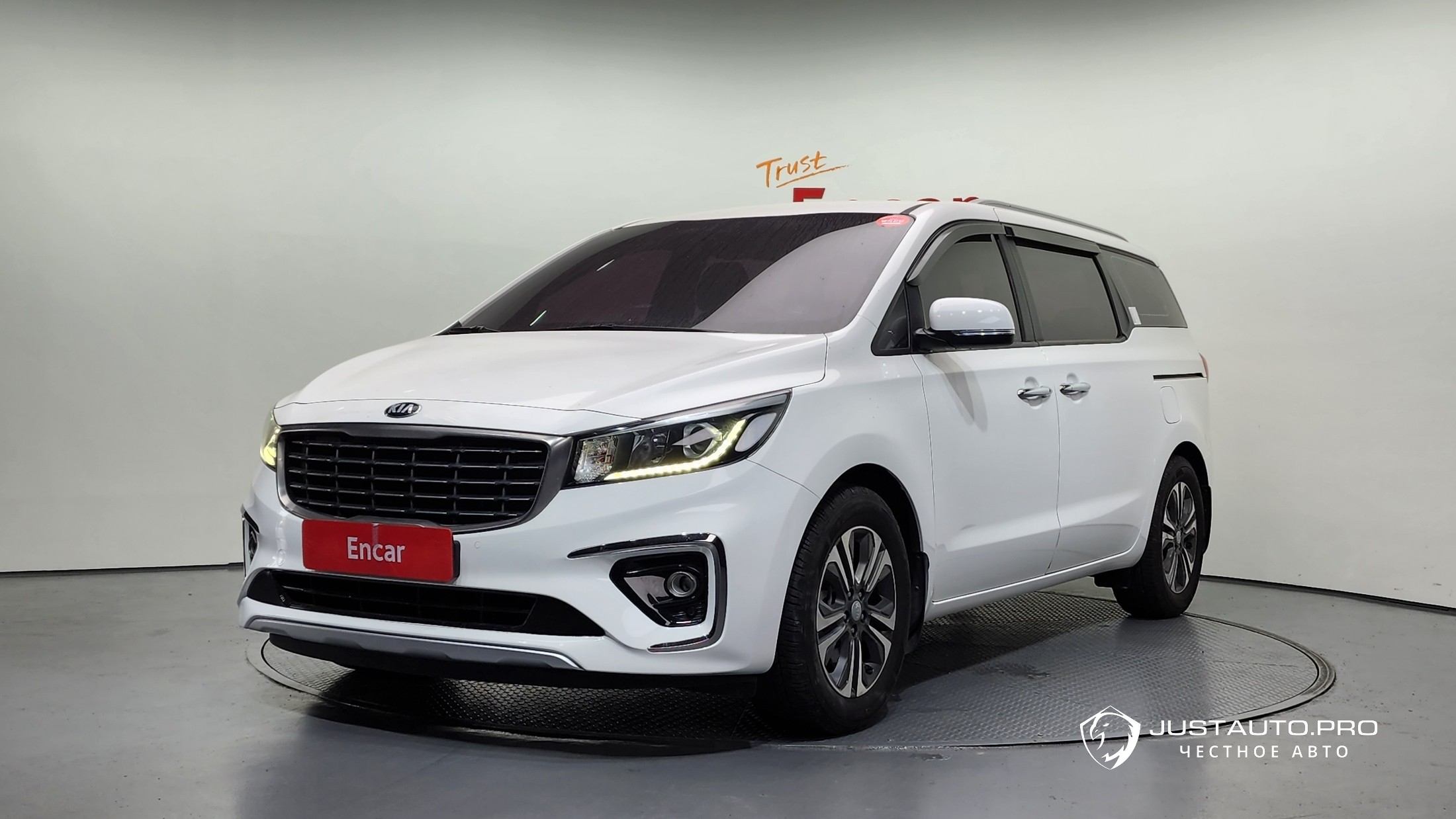 Автомобиль Kia Canival