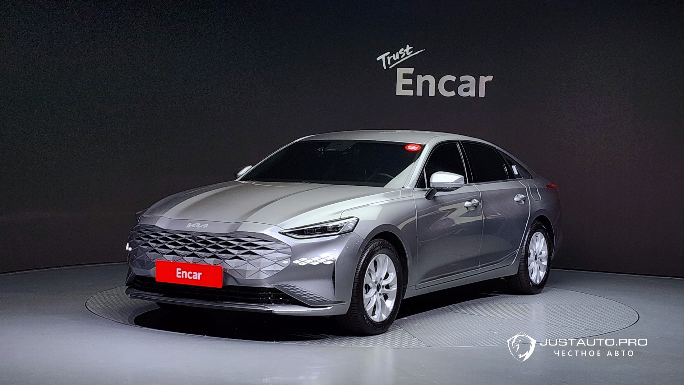 Автомобиль Kia K8