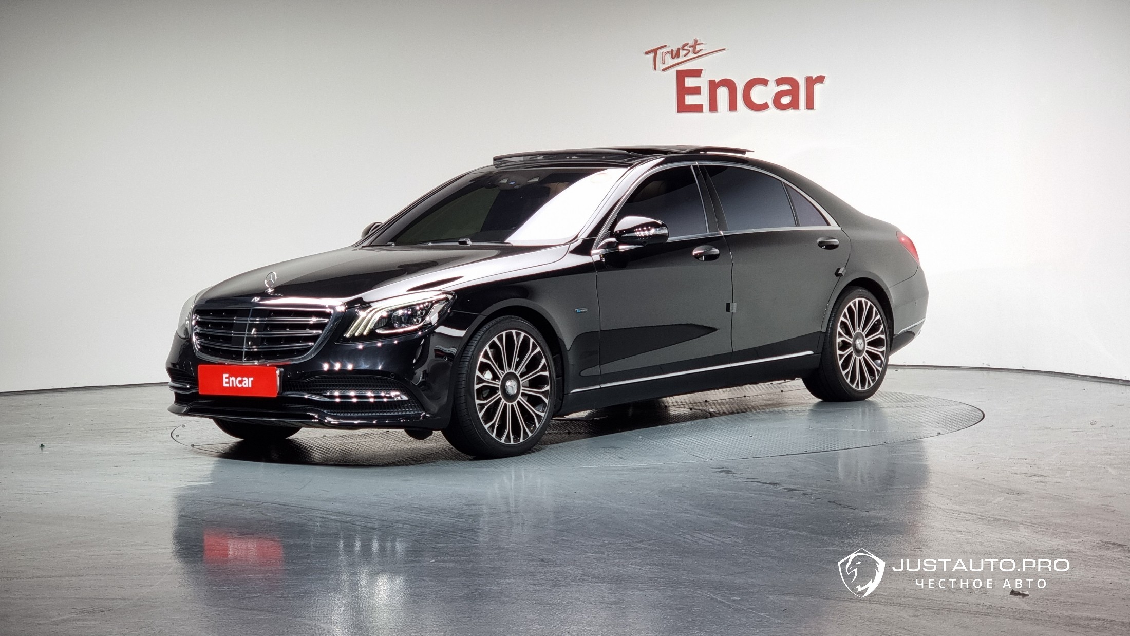 Автомобиль Mercedes-Benz S-Class