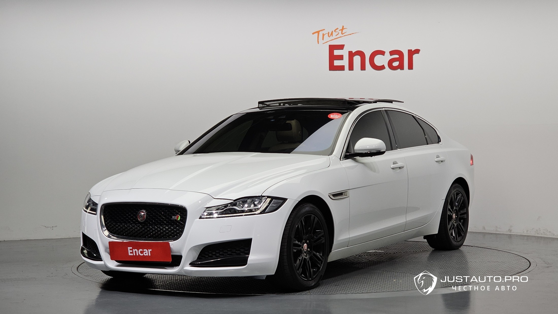 Автомобиль Jaguar XF