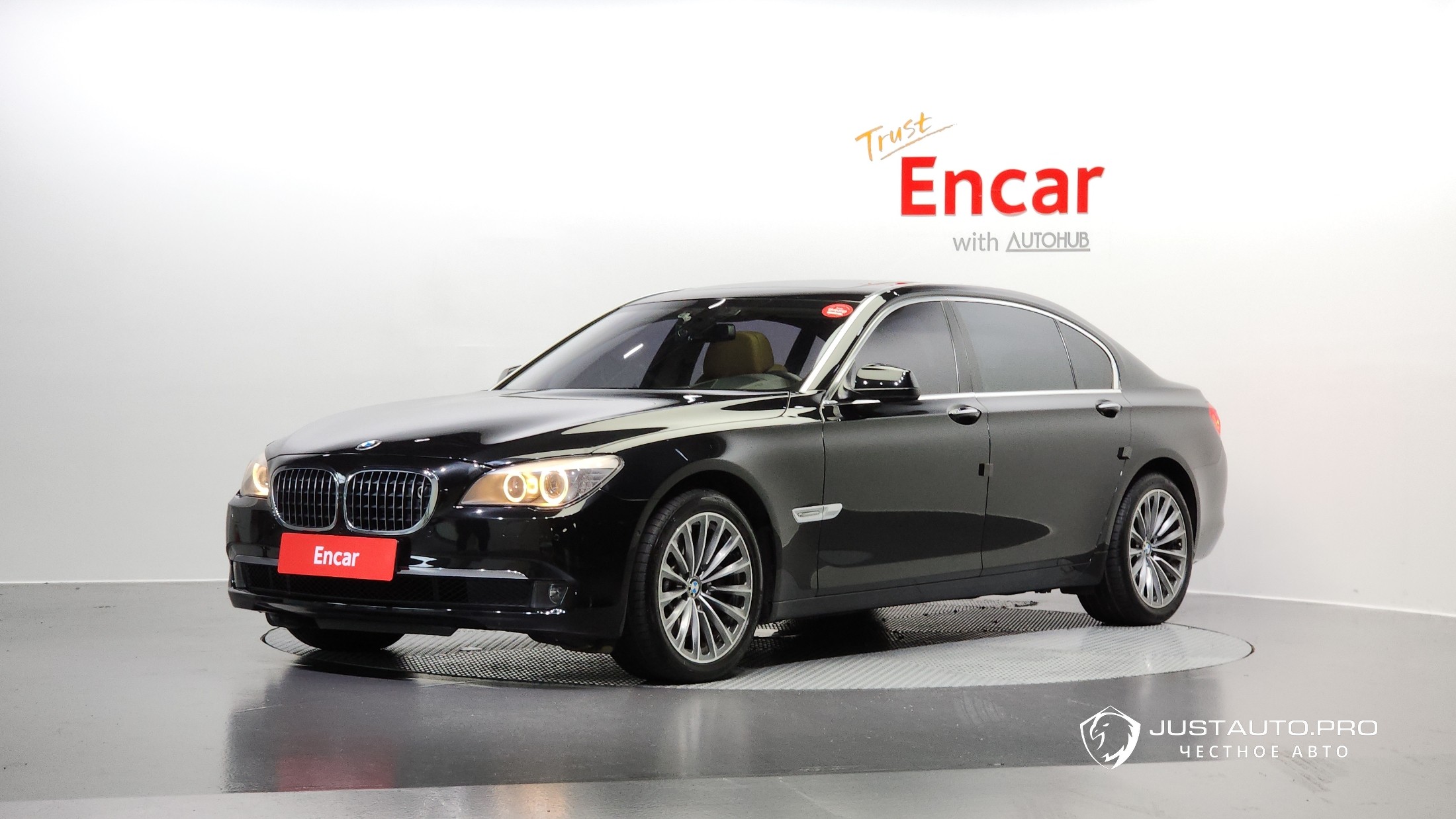 Автомобиль BMW 7-Series