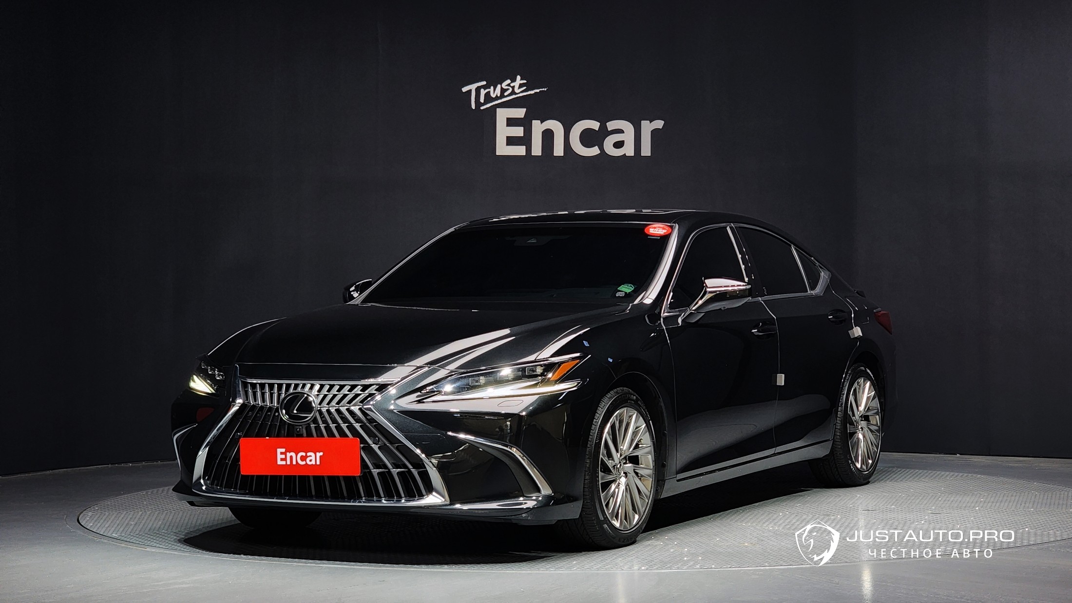 Автомобиль Lexus ES
