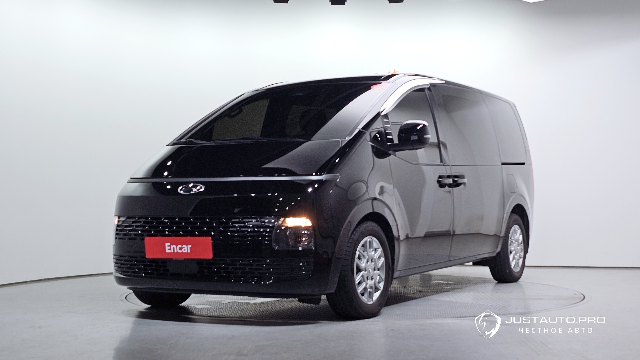Автомобиль Hyundai Staria