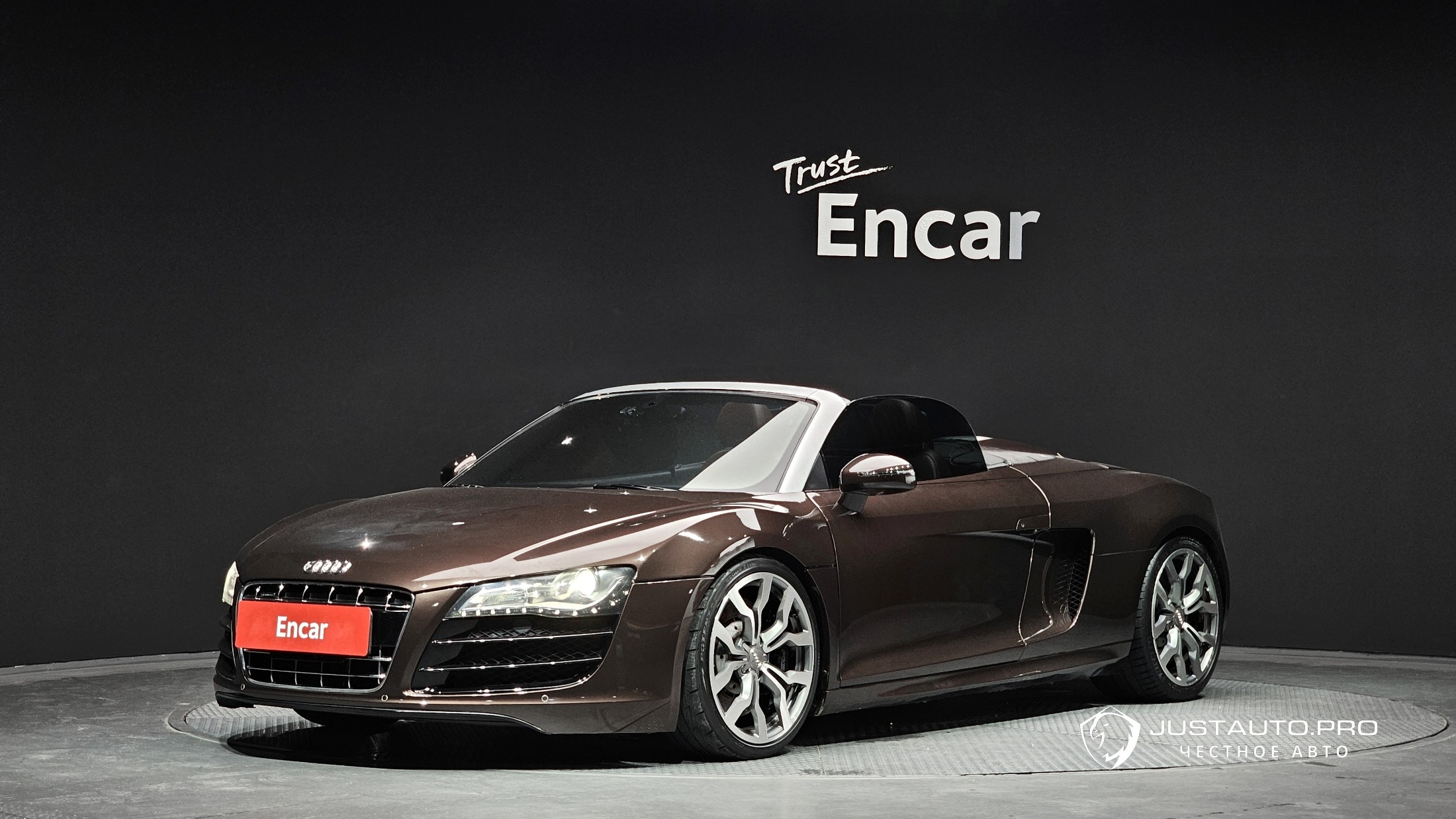 Автомобиль Audi R8