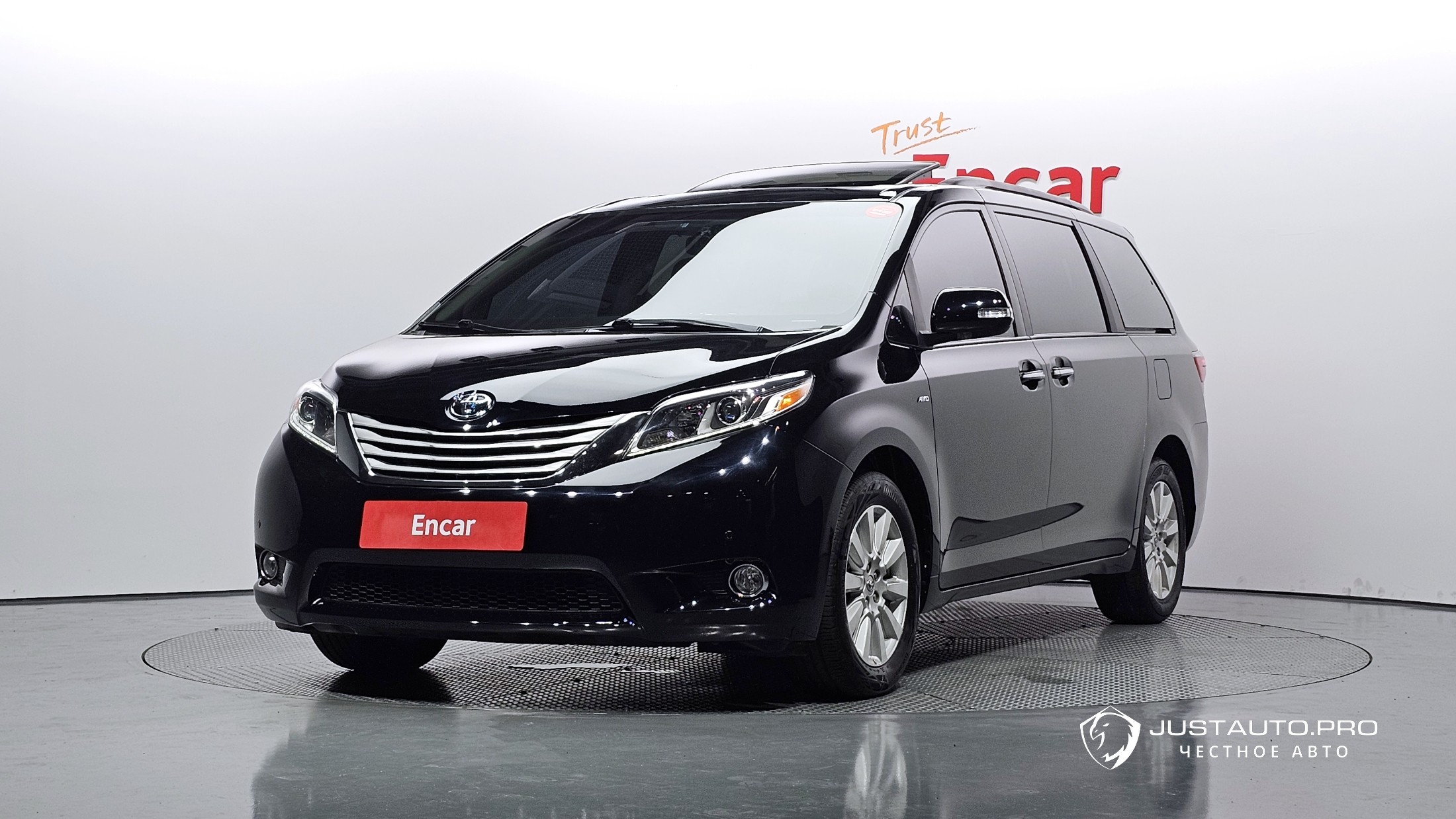 Автомобиль Toyota Sienna