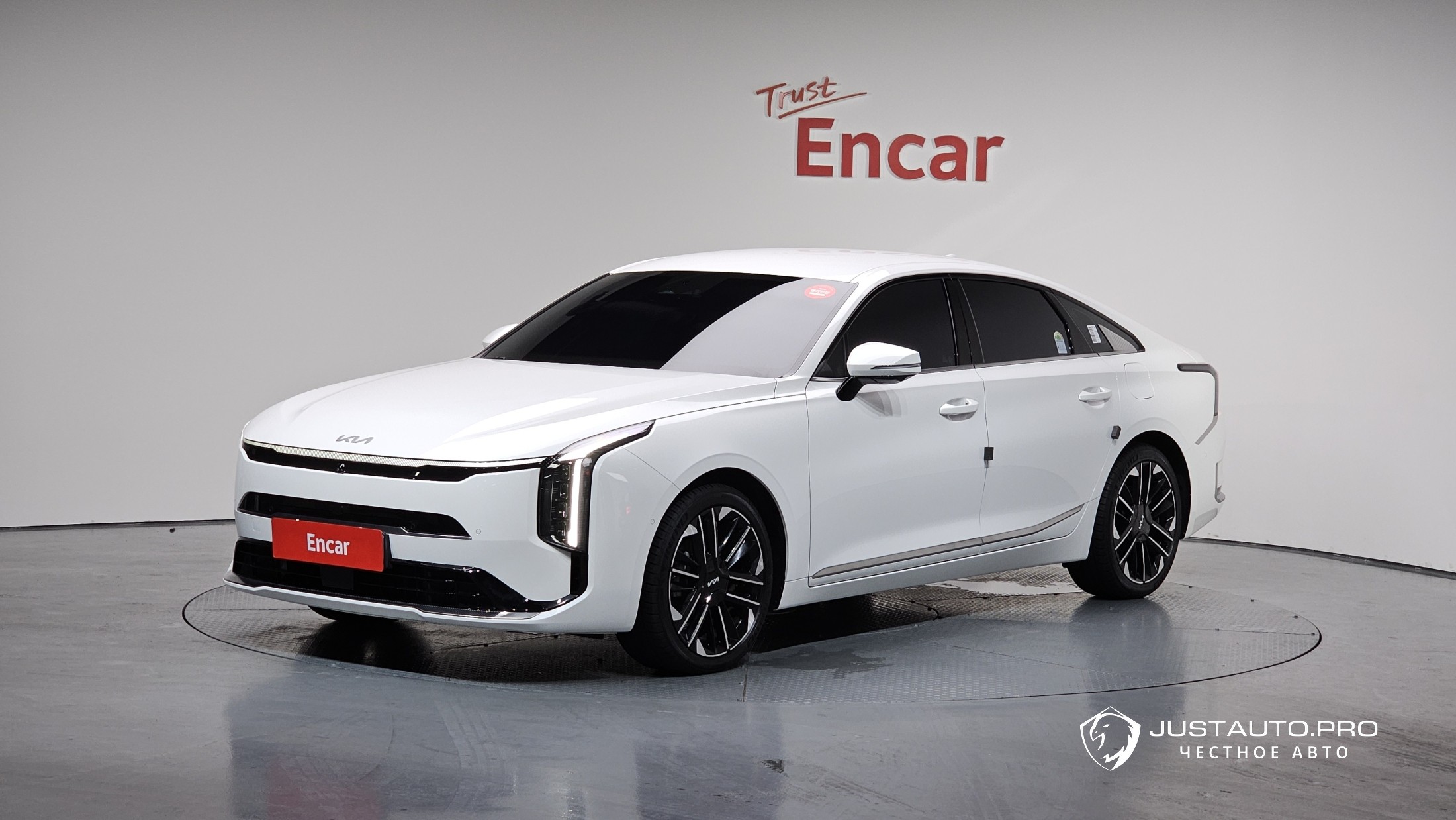 Автомобиль Kia K8