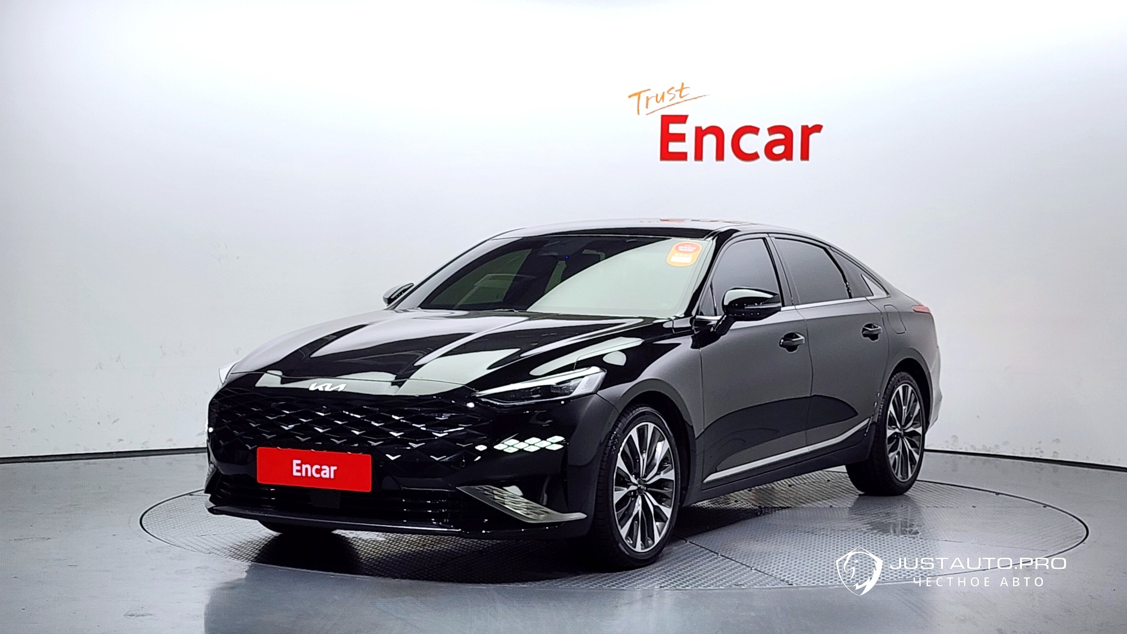 Автомобиль Kia K8