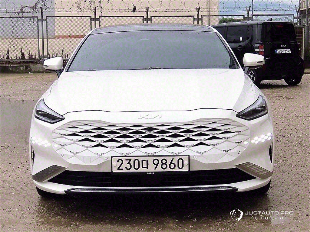 Автомобиль Kia K8