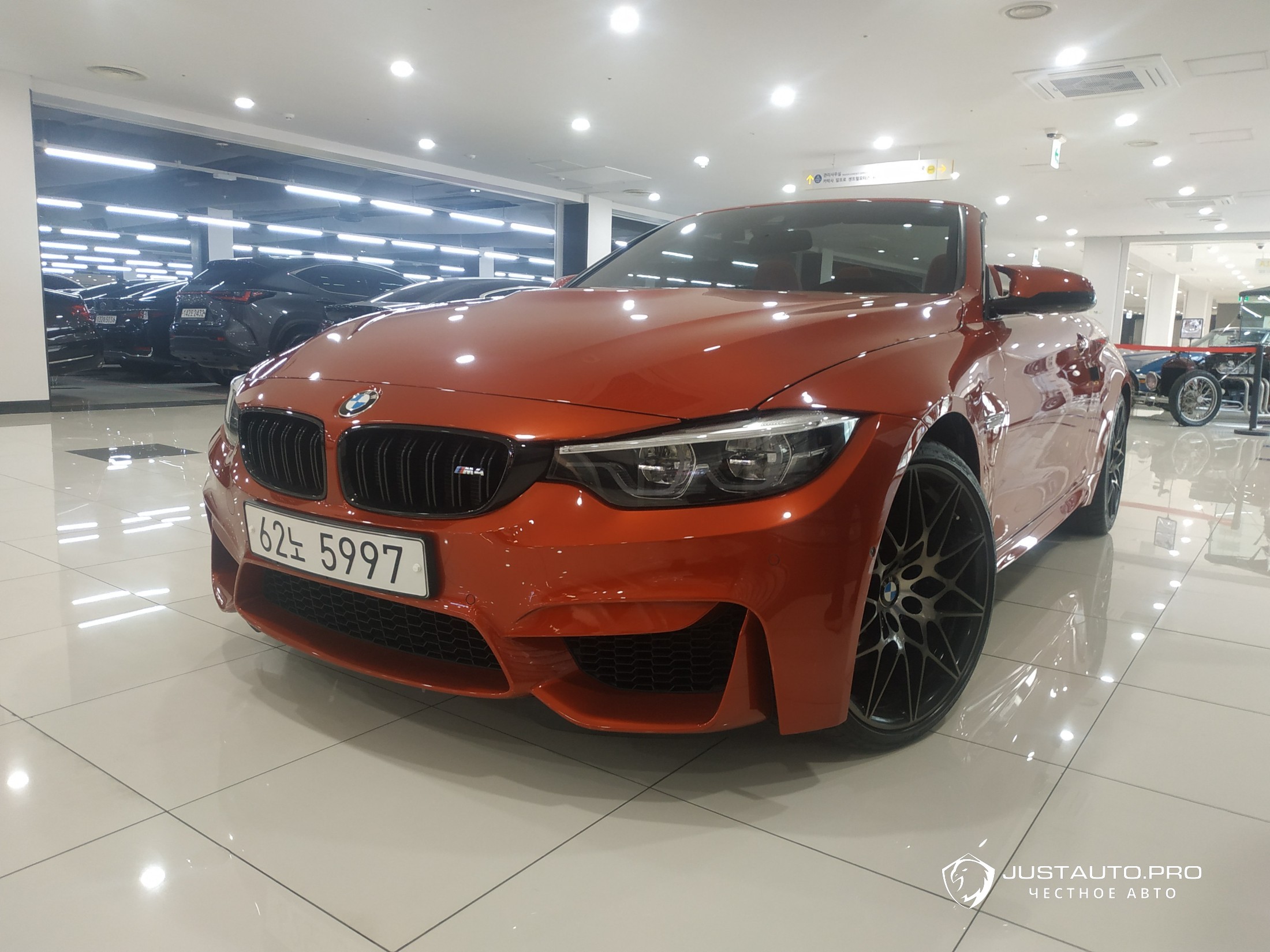 Автомобиль BMW M4