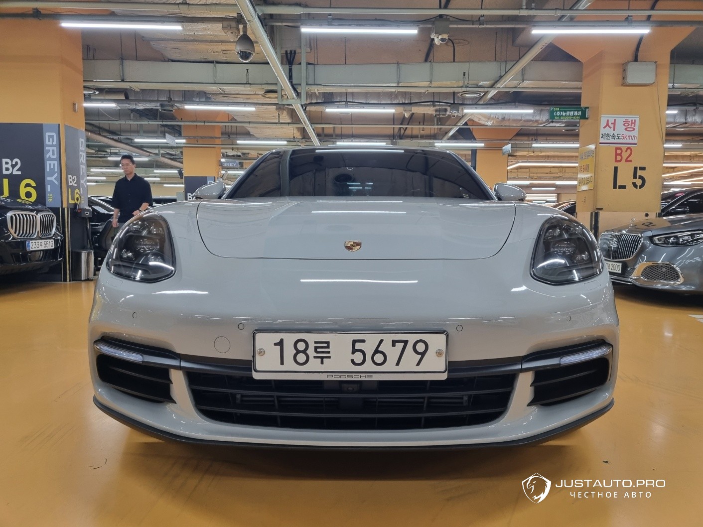 Автомобиль Porsche Panamera