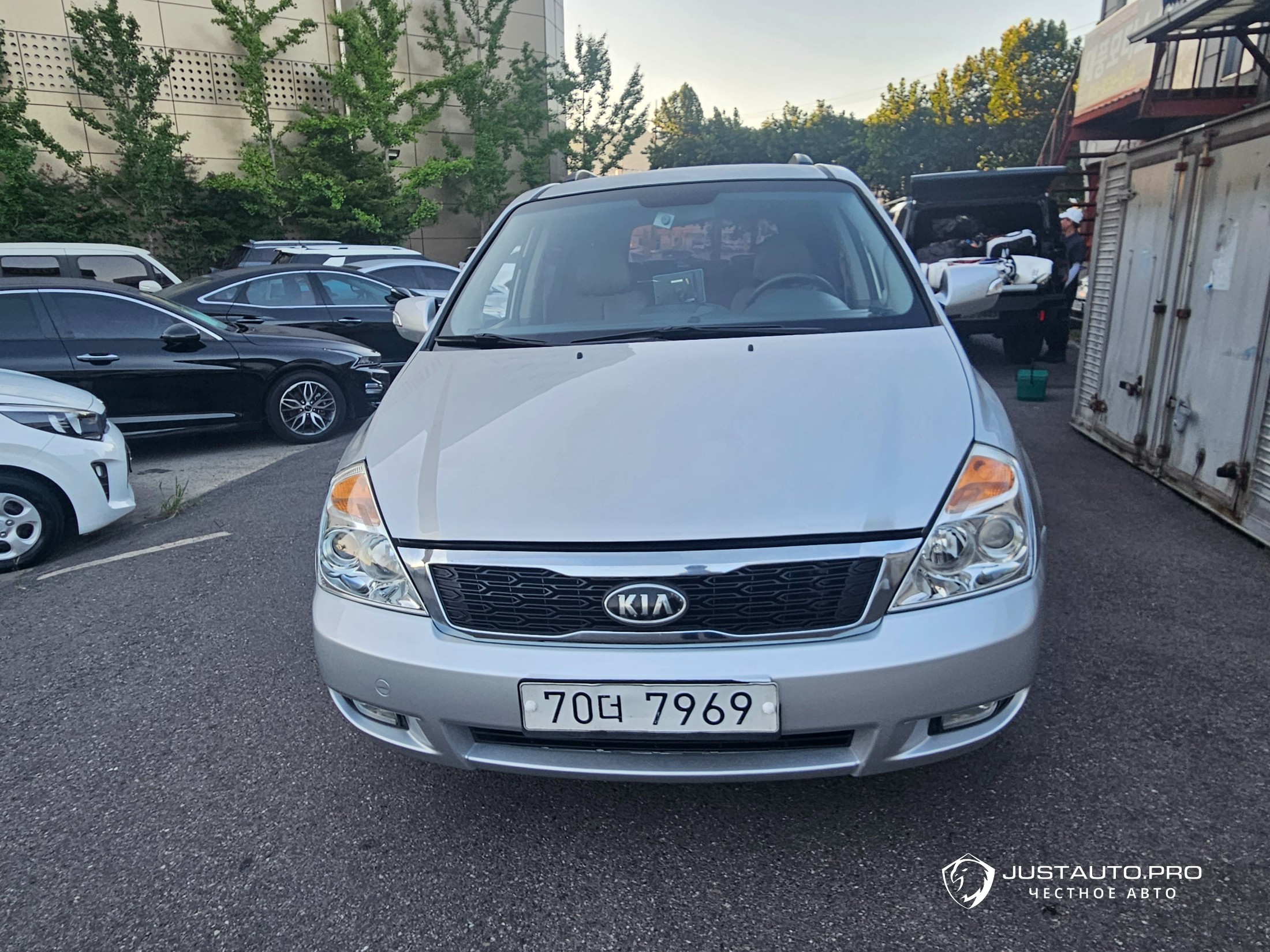 Автомобиль Kia Canival