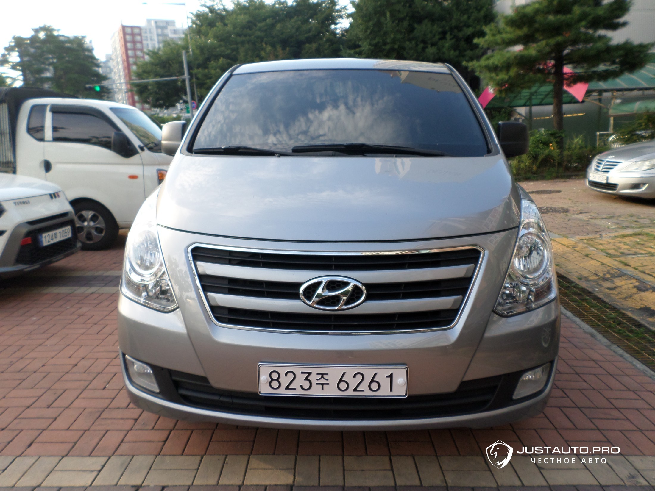 Автомобиль Hyundai Starex