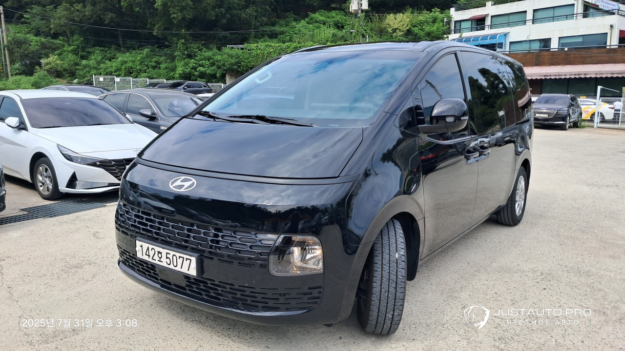 Автомобиль Hyundai Staria