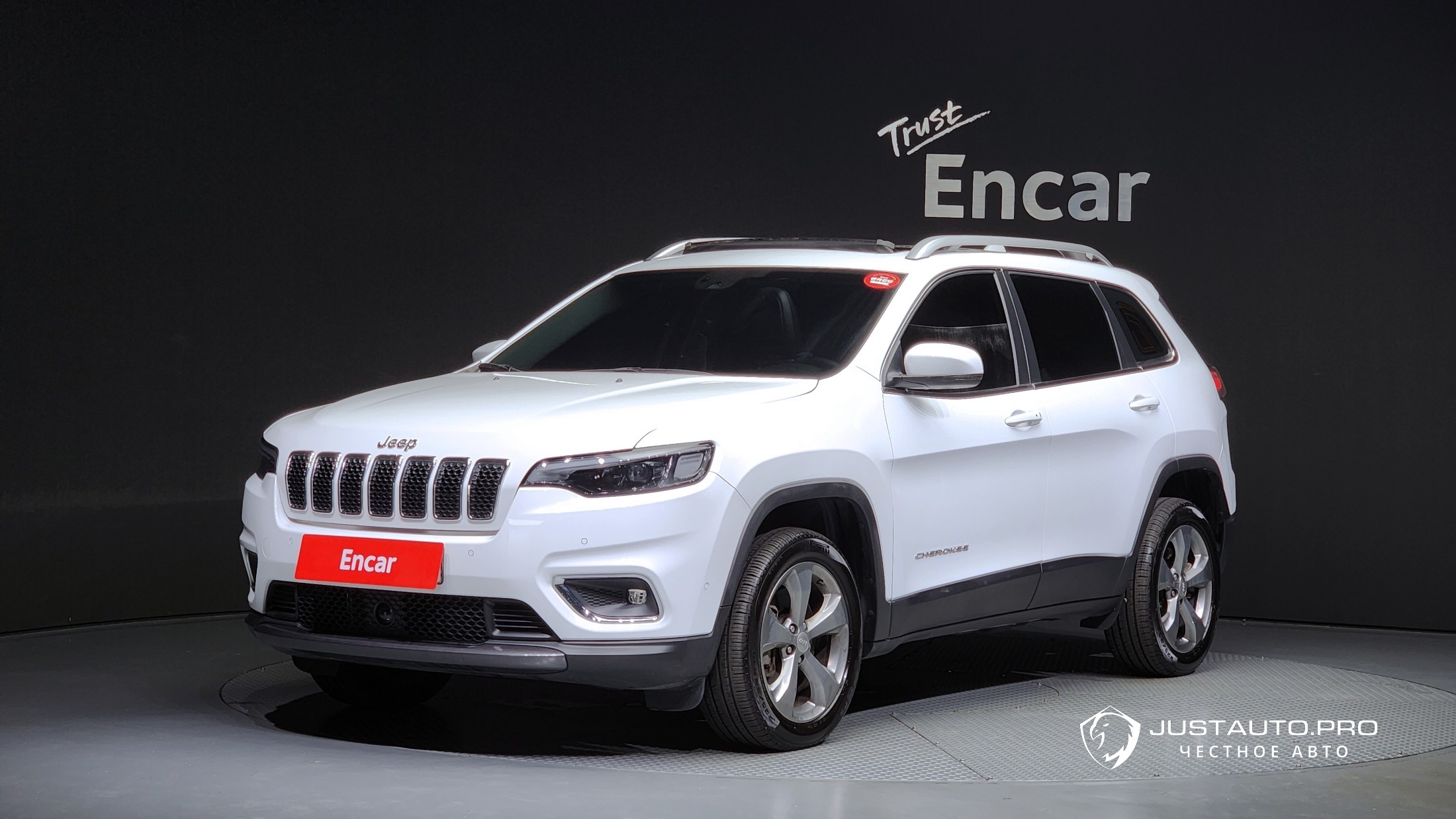 Автомобиль Jeep Cherokee