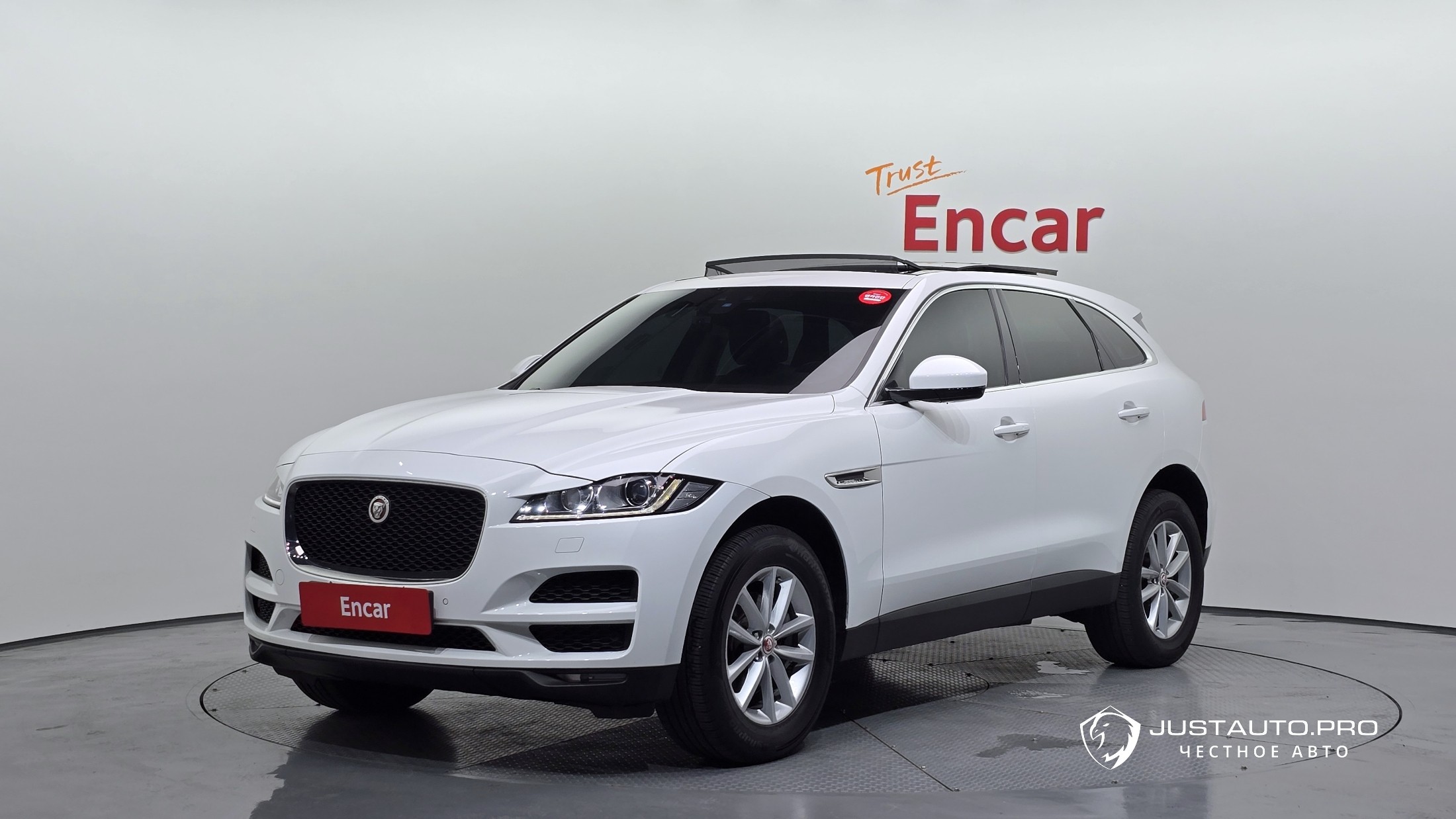 Автомобиль Jaguar F-PACE