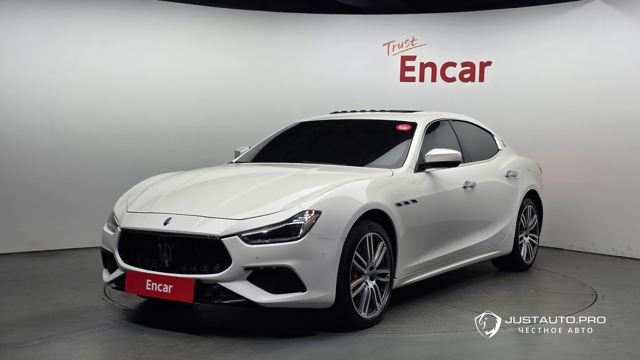 Автомобиль Maserati Ghibli