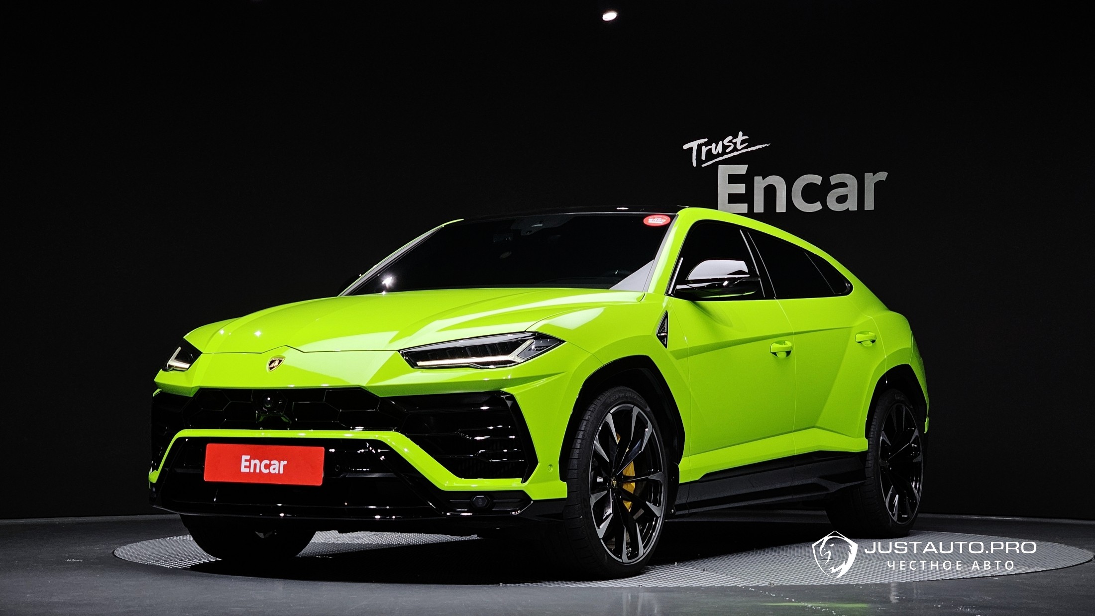 Автомобиль Lamborghini Urus