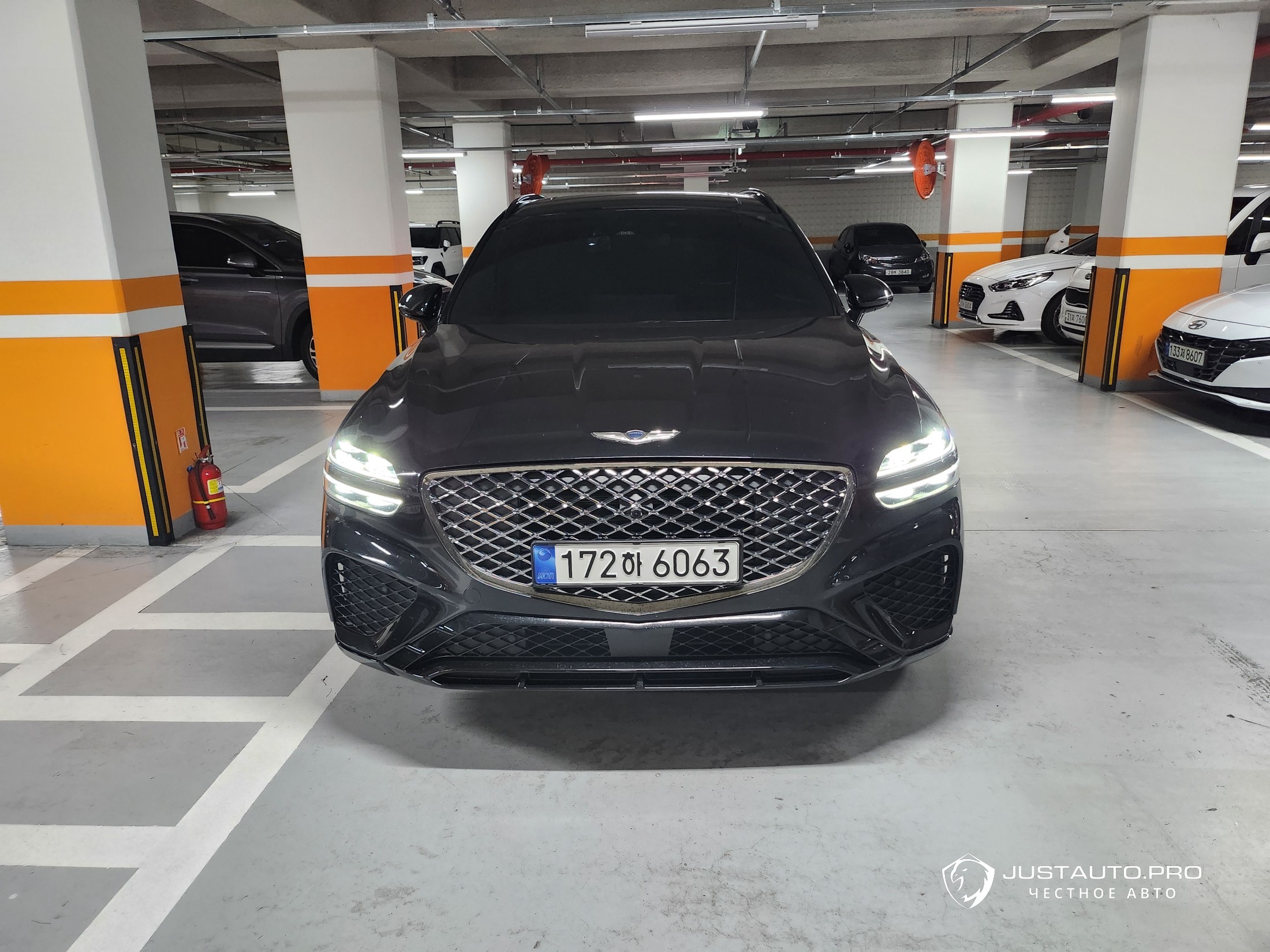 Автомобиль Genesis GV70