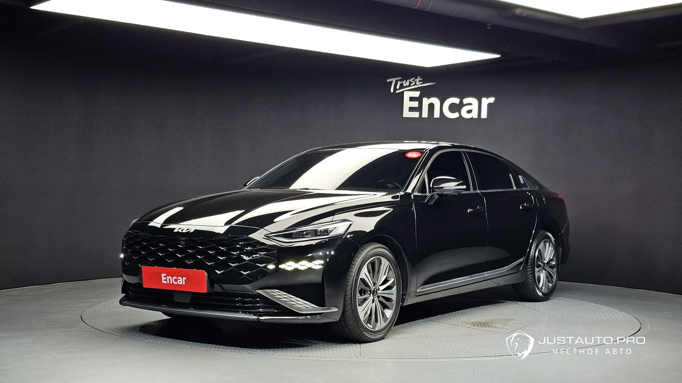 Автомобиль Kia K8