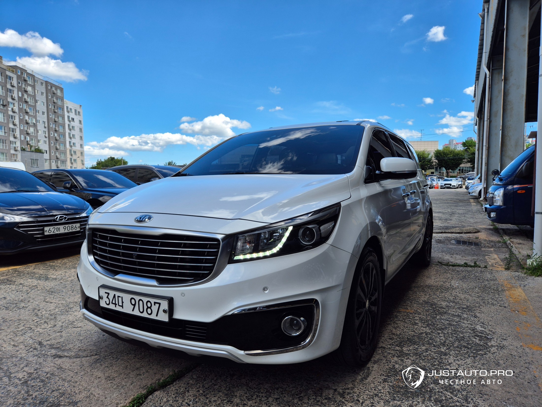 Автомобиль Kia Canival