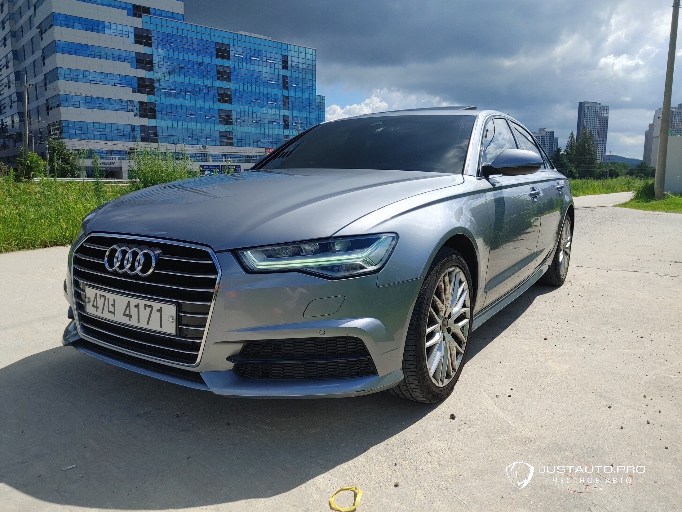 Автомобиль Audi A6