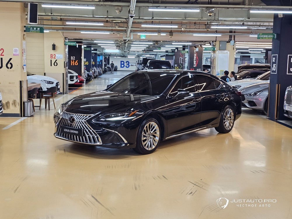 Автомобиль Lexus ES