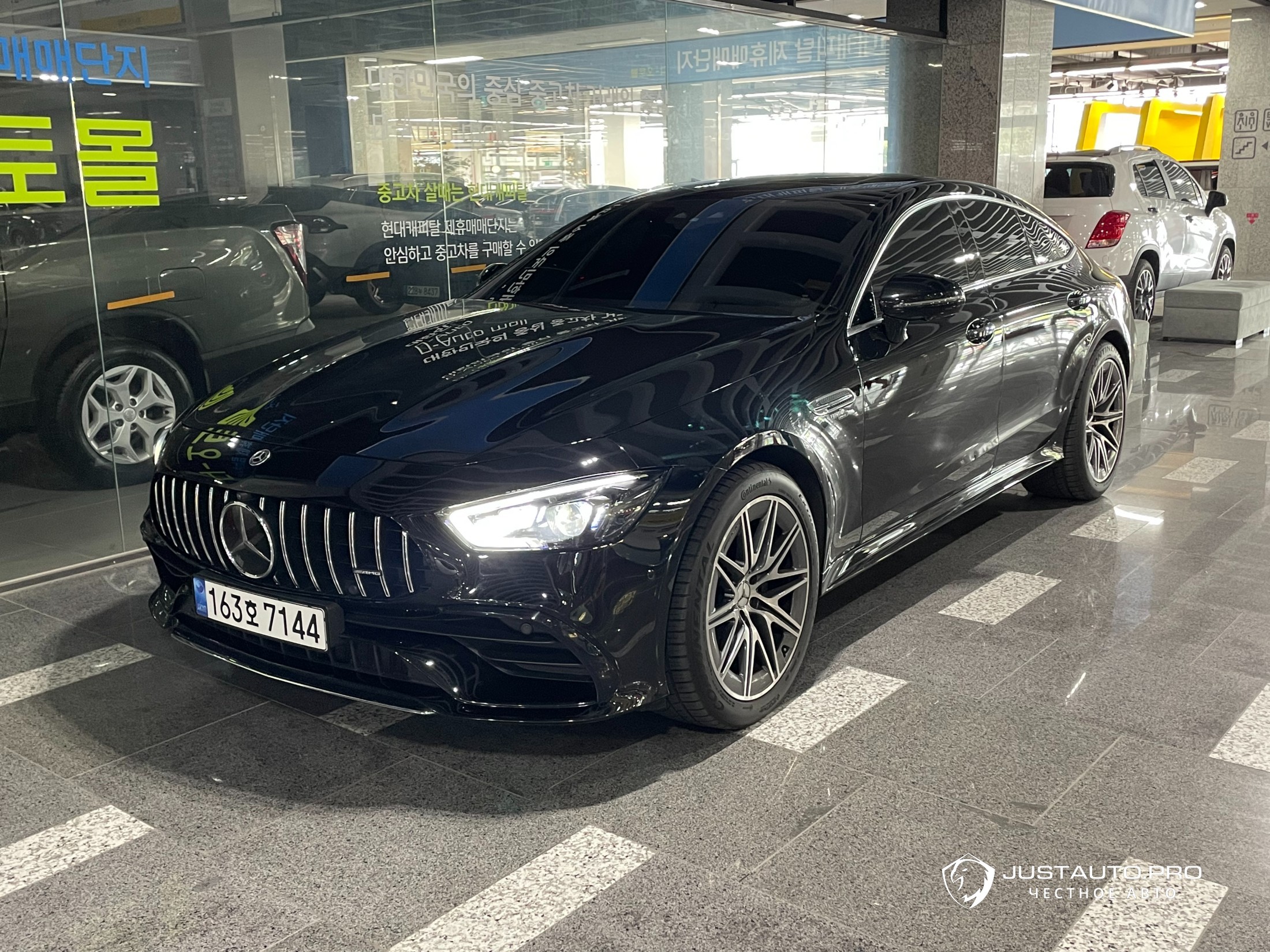 Автомобиль Mercedes-Benz AMG GT