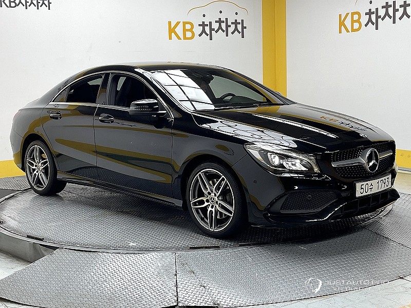 Автомобиль Mercedes-Benz CLA-Class