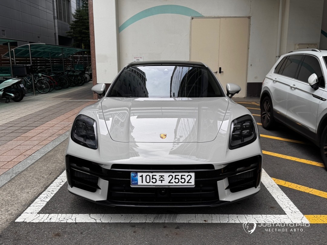 Автомобиль Porsche Panamera