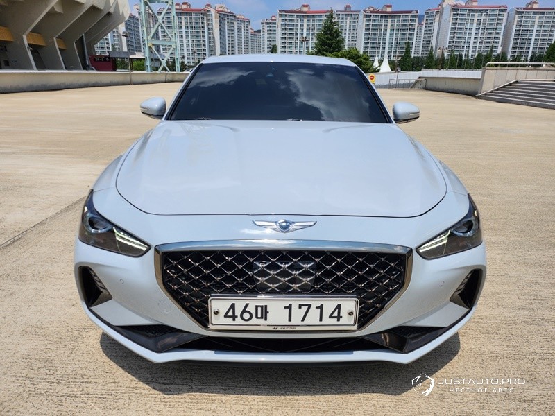 Автомобиль Genesis G70