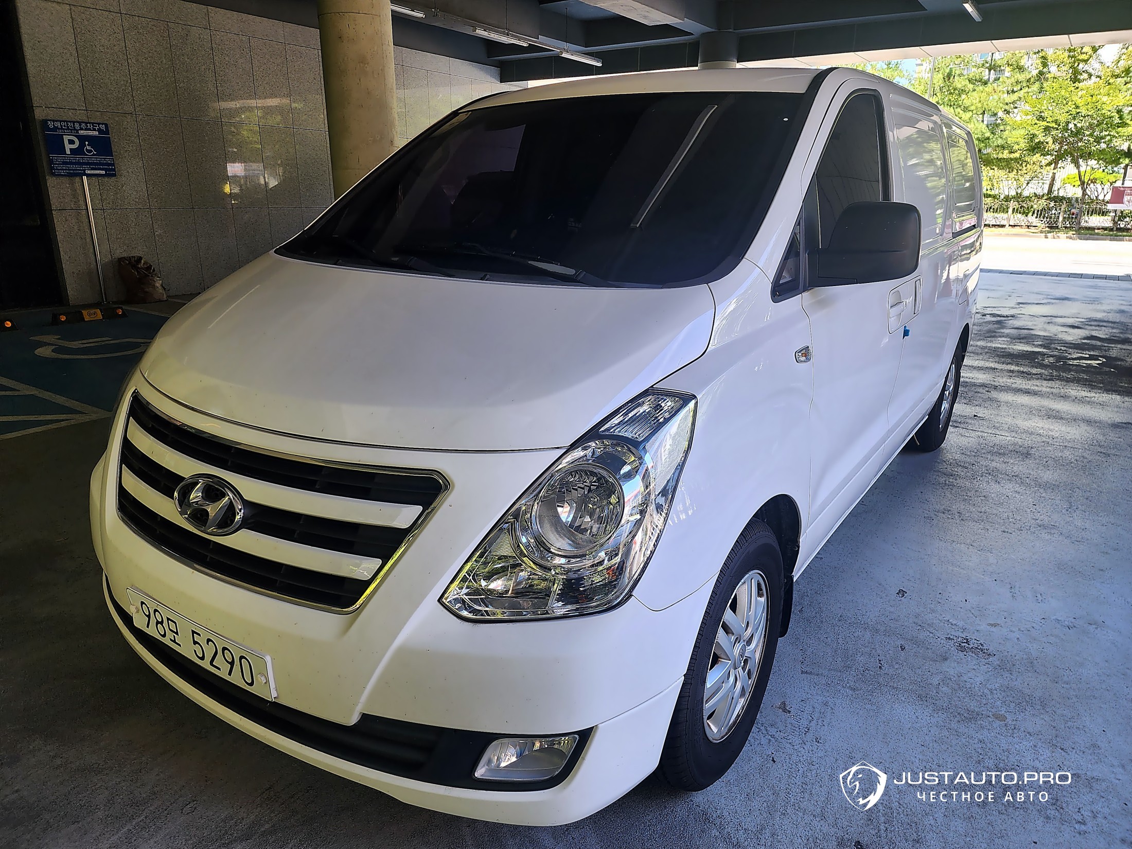 Автомобиль Hyundai Starex