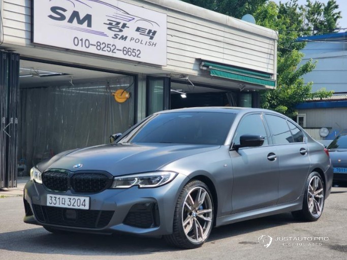 Автомобиль BMW 3-Series