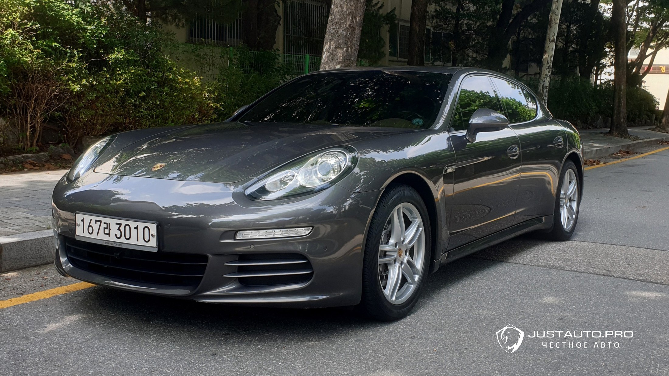 Автомобиль Porsche Panamera