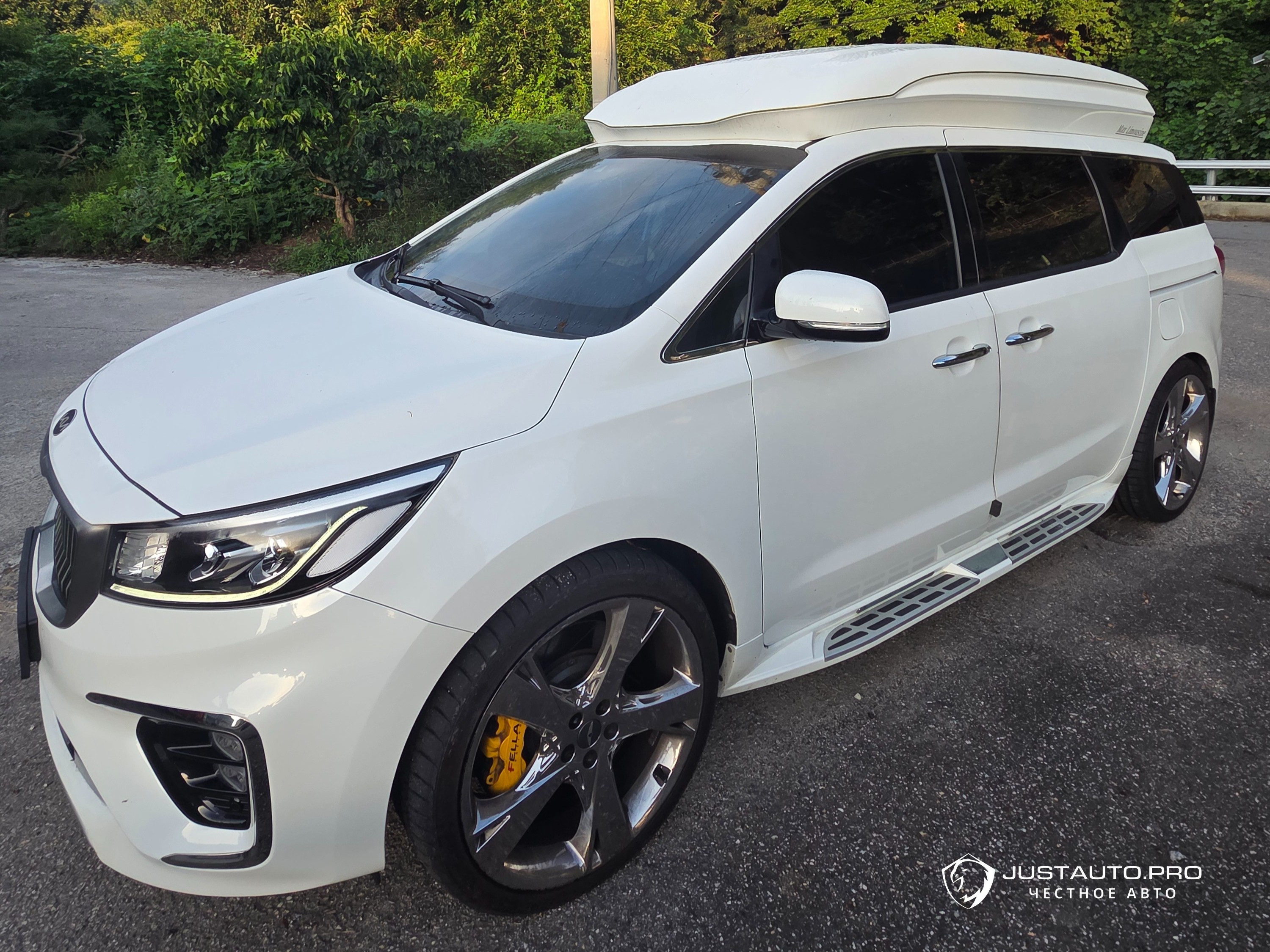 Автомобиль Kia Canival