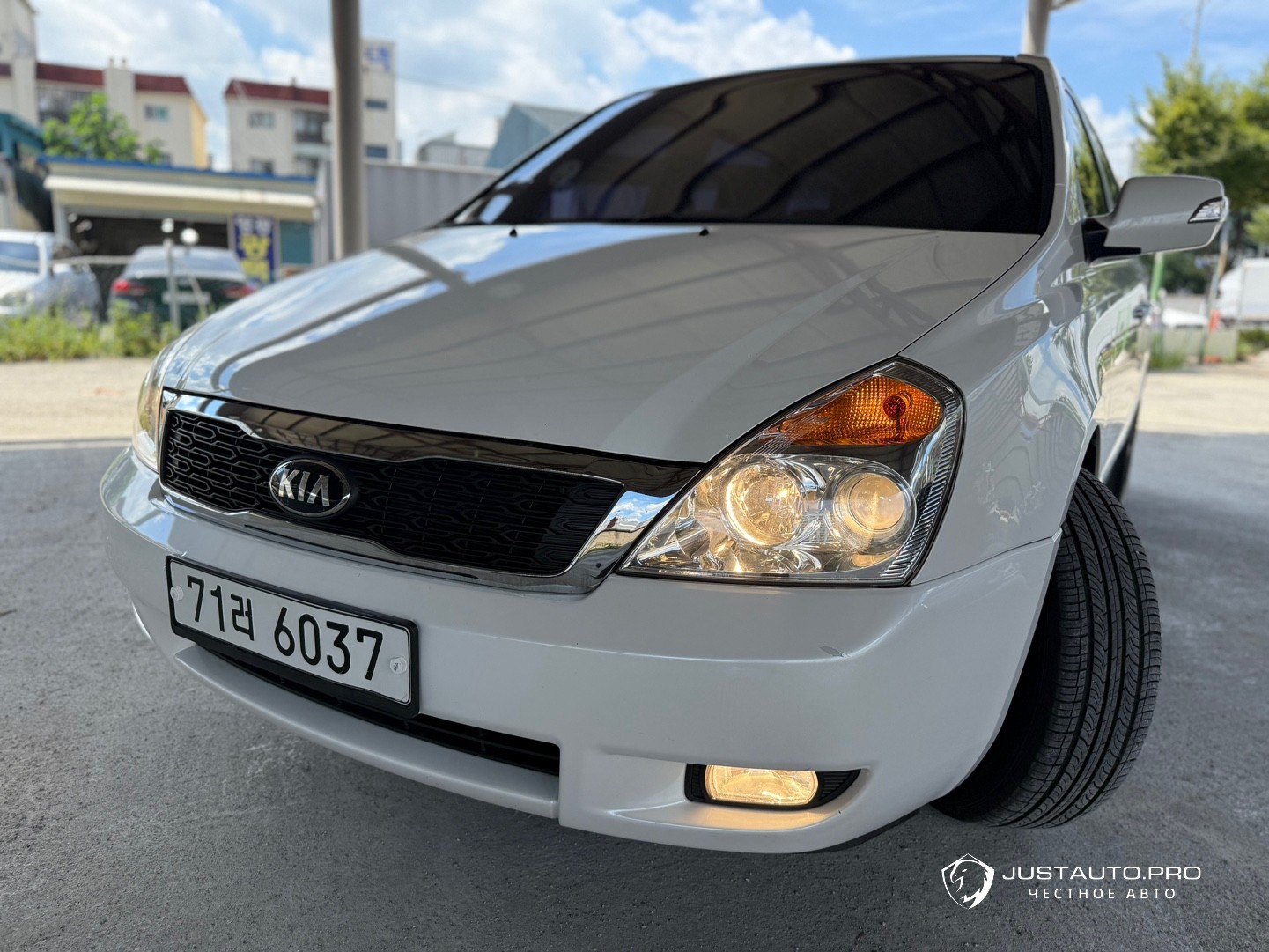 Автомобиль Kia Canival