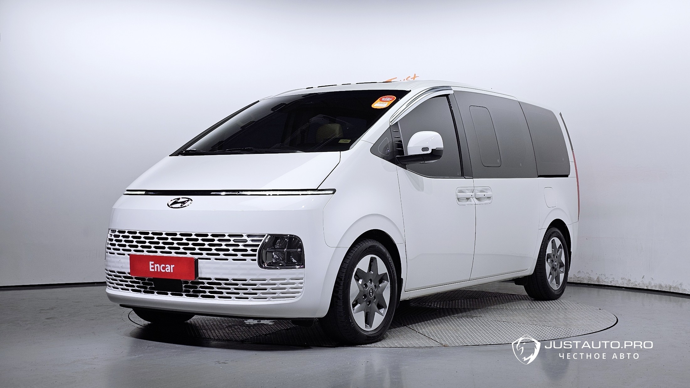 Автомобиль Hyundai Staria