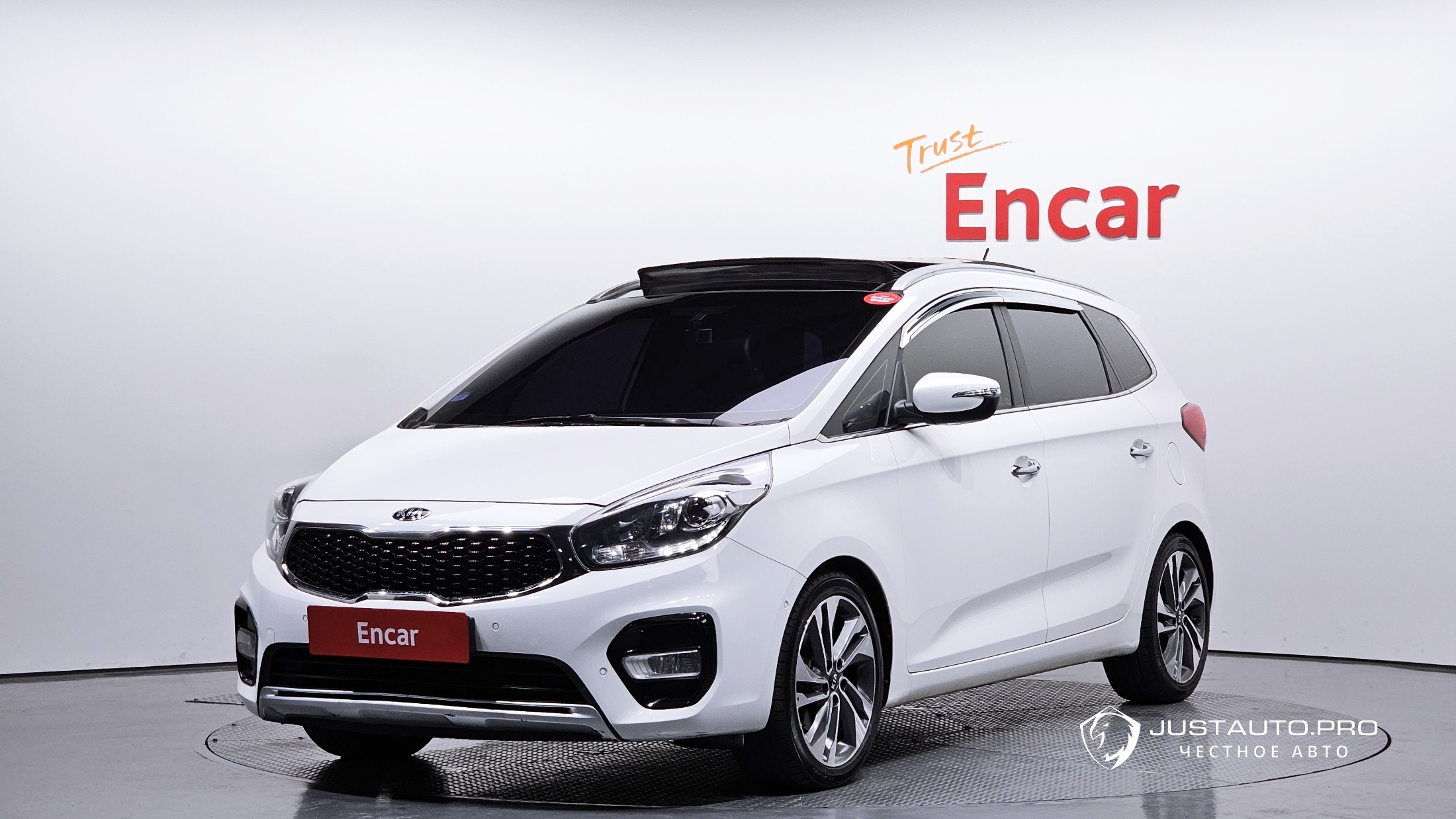 Автомобиль Kia Carens