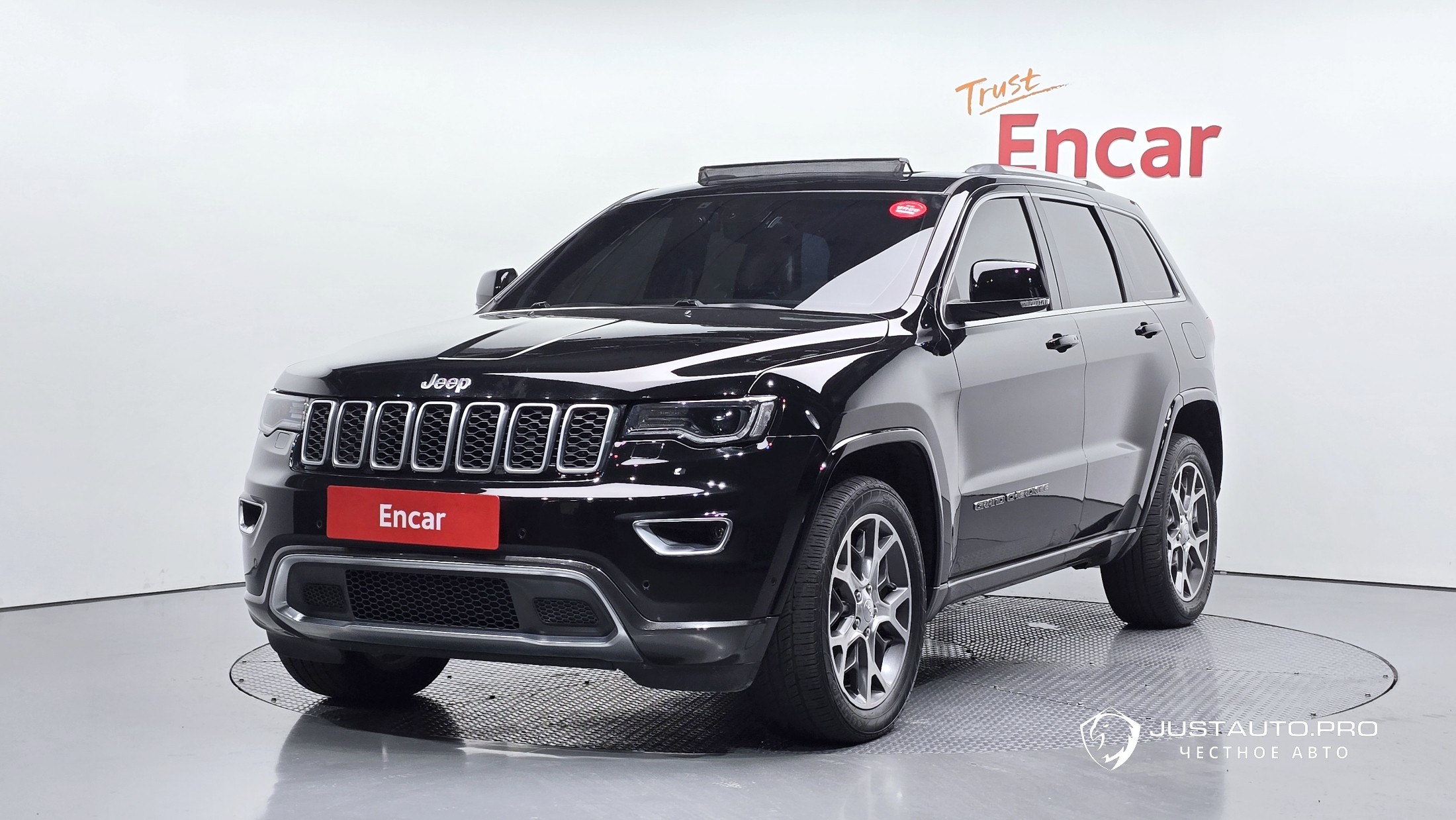 Автомобиль Jeep Cherokee