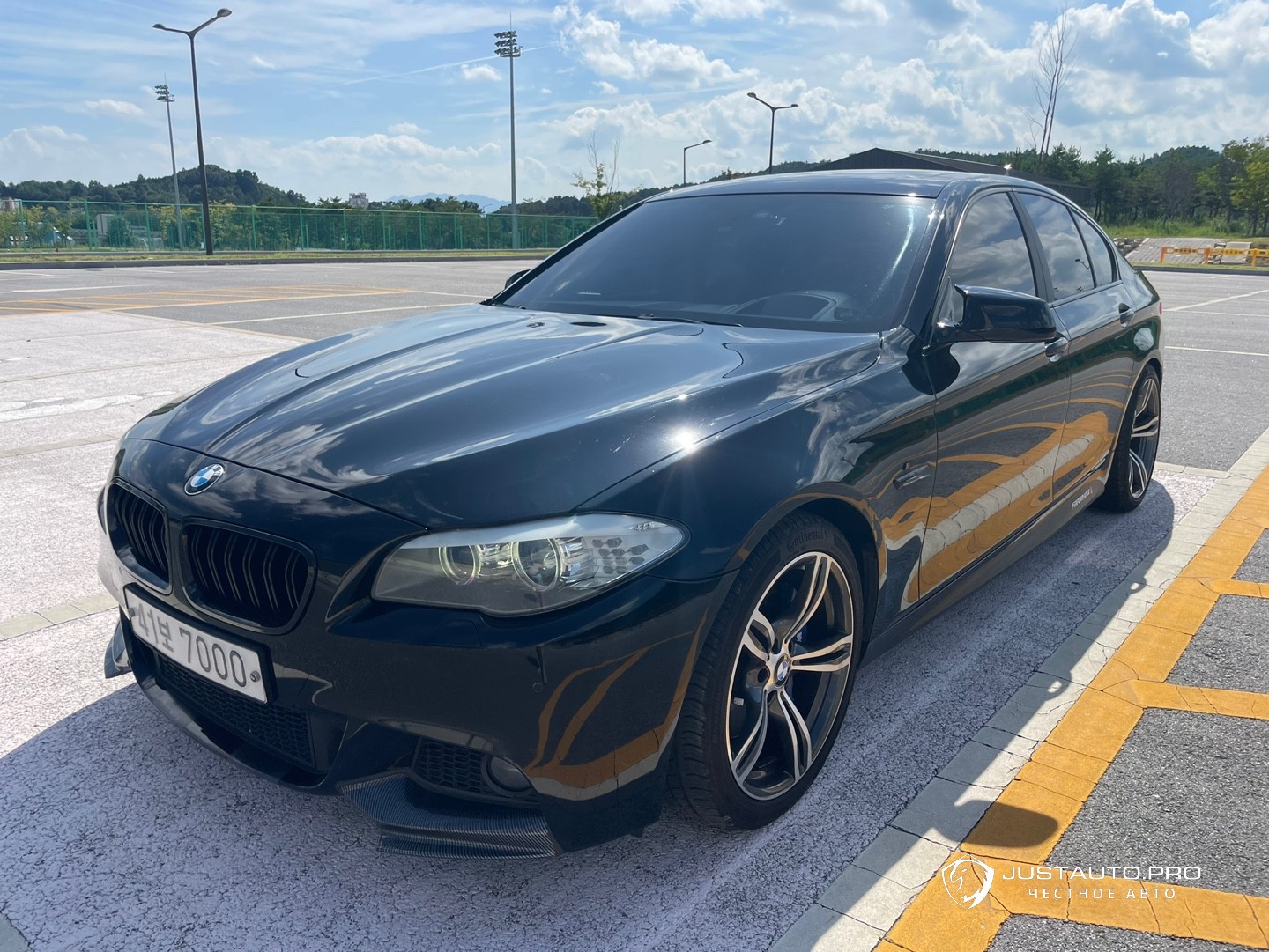 Автомобиль BMW 5-Series